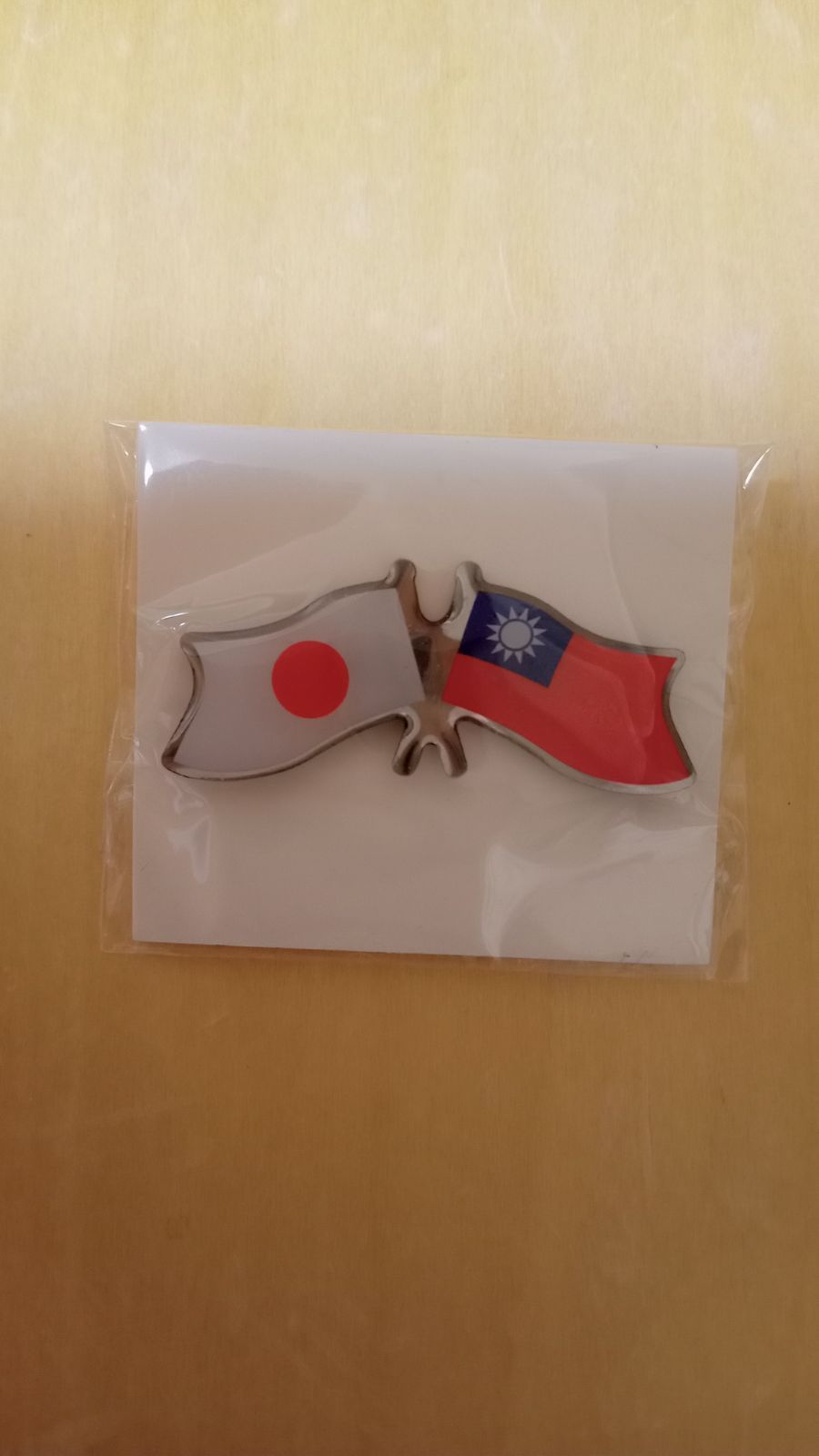 日本と台湾の国旗ピンバッジ - ノベルティグッズ