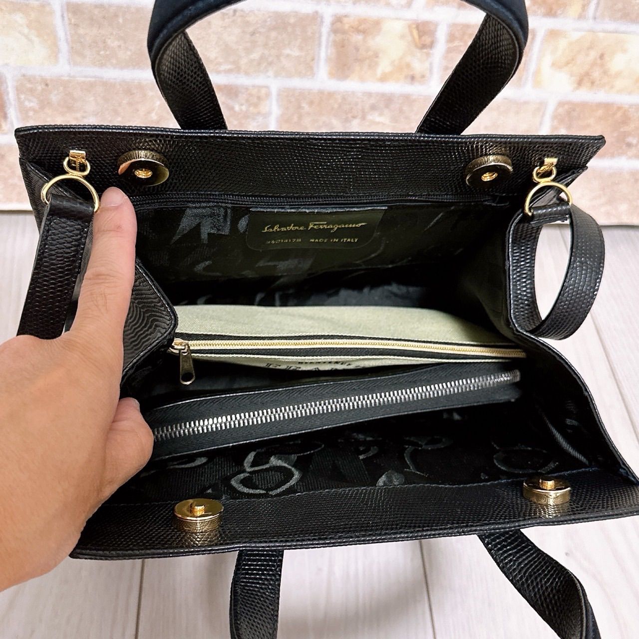 美品》Ferragamo(フェラガモ)2wayバッグ 【公式通販】 美品》Ferragamo(フェラガモ)2wayバッグ 【公式通販】