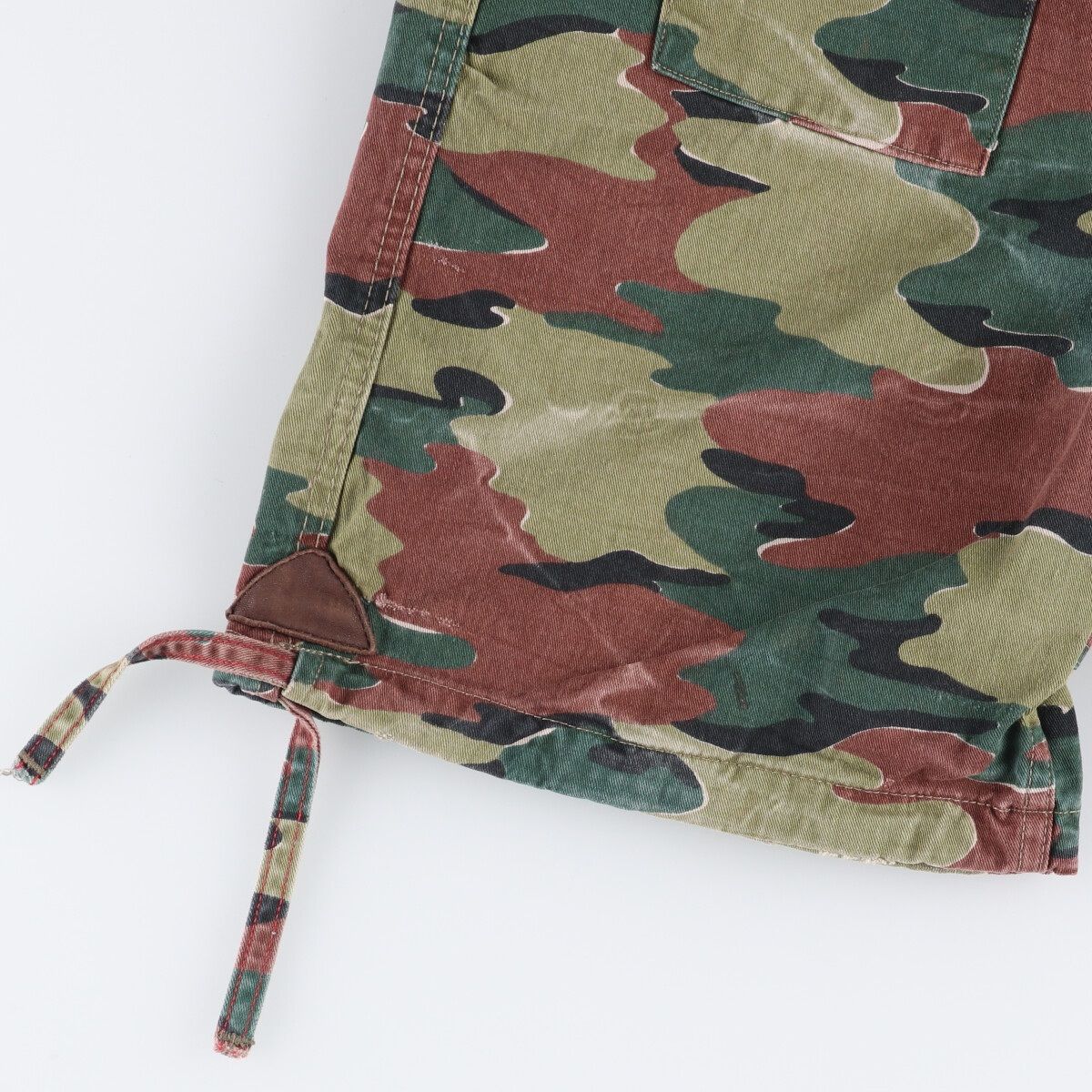 カーゴショーツ