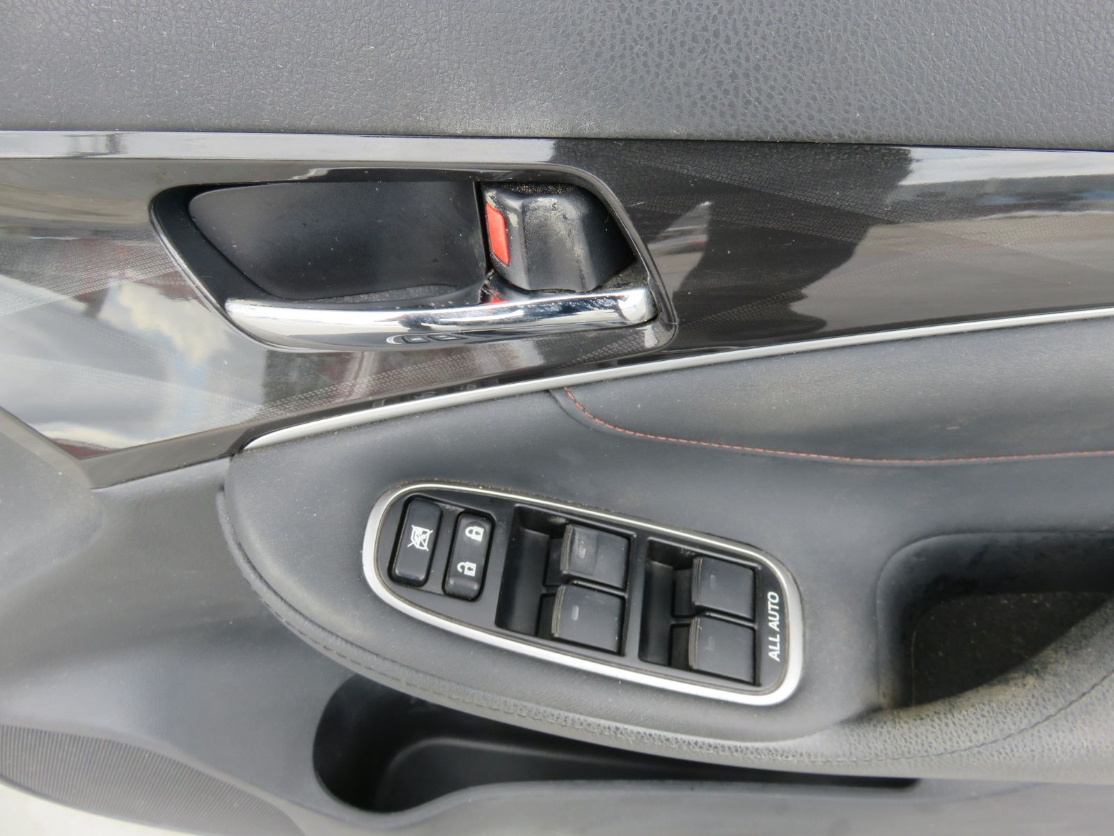 SFC2223 クラウン アスリートS AWS210 AWS211 純正 右前 ドアトリム 内張り パワーウインドウスイッチ 運転席側