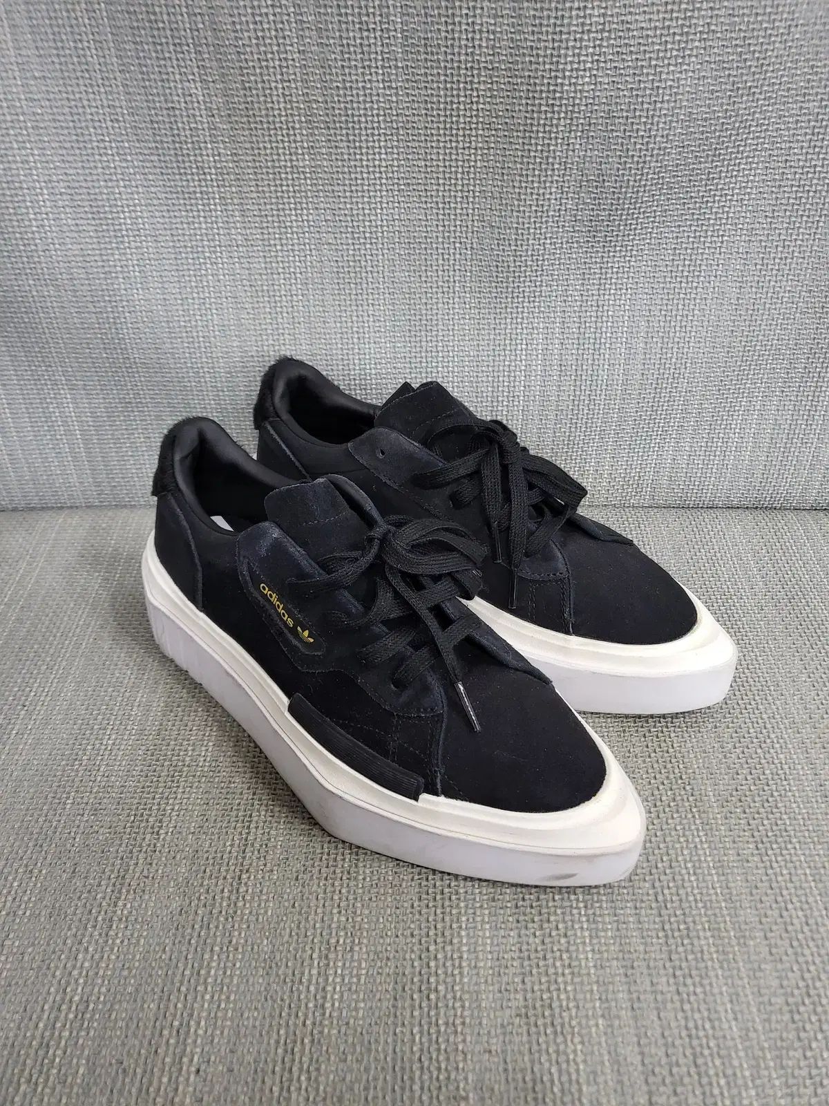 【雷市場（ポンジャン）商品韓国直送】 adidas(アディダス) ハイパースリック スニーカーズ 250