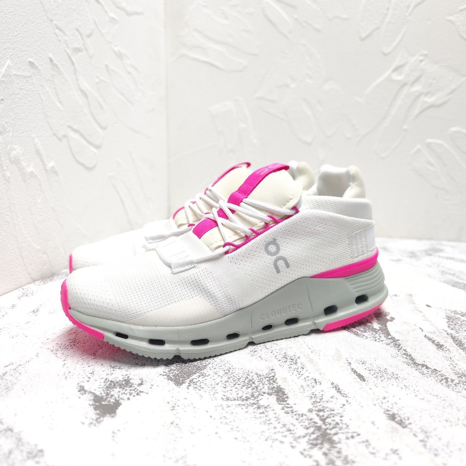 【オン】クラウド　ホワイト　24cm On オン Cloudsurfer クラウドサーファー WD10440248 レディス