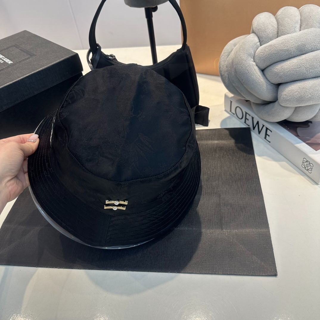 CHANEL】シャネル 2024年新作 ブラック エレガントな刺繍入りバケット 