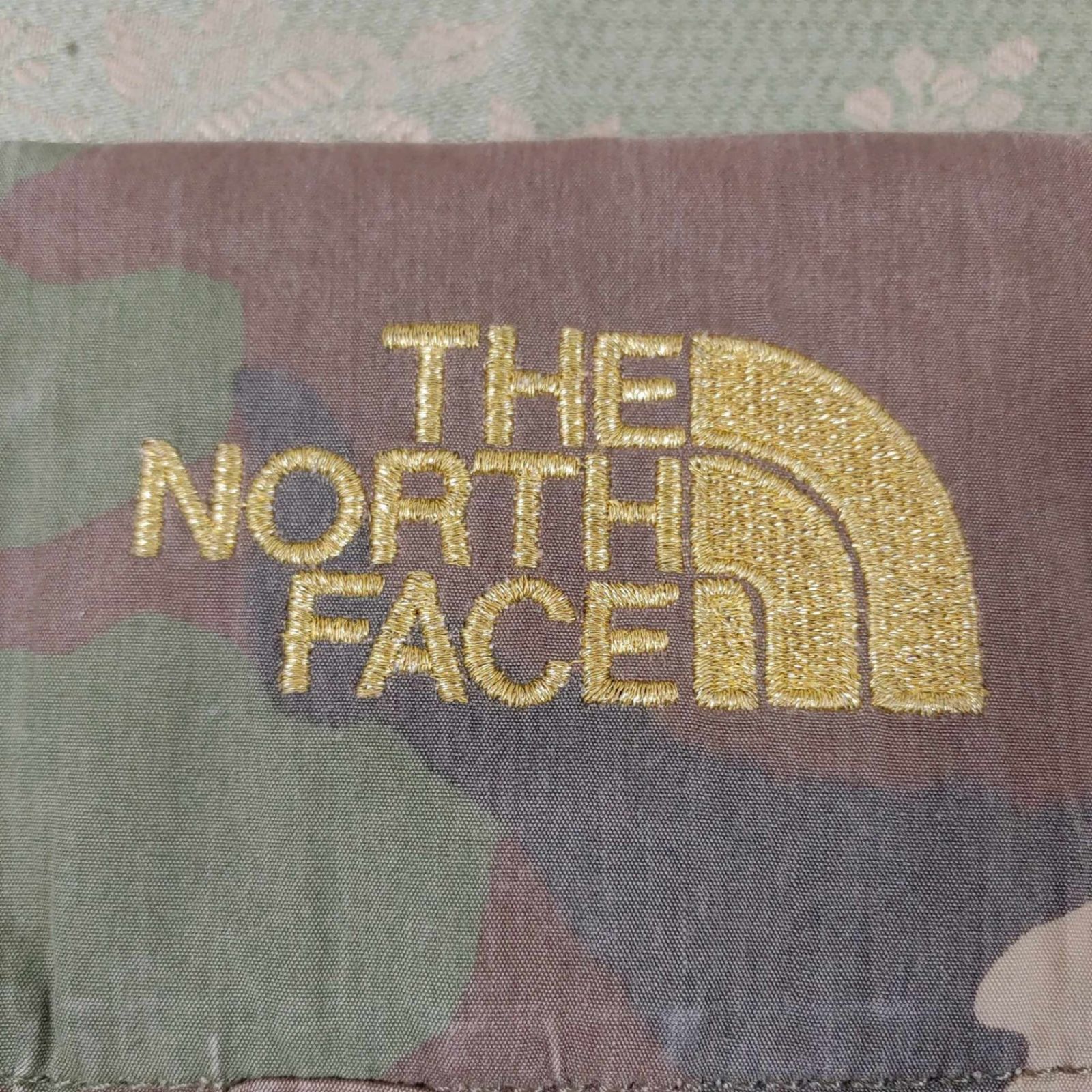 THE NORTH FACE ザノースフェイス 財布 二つ折り 刺繍 ワンポイント