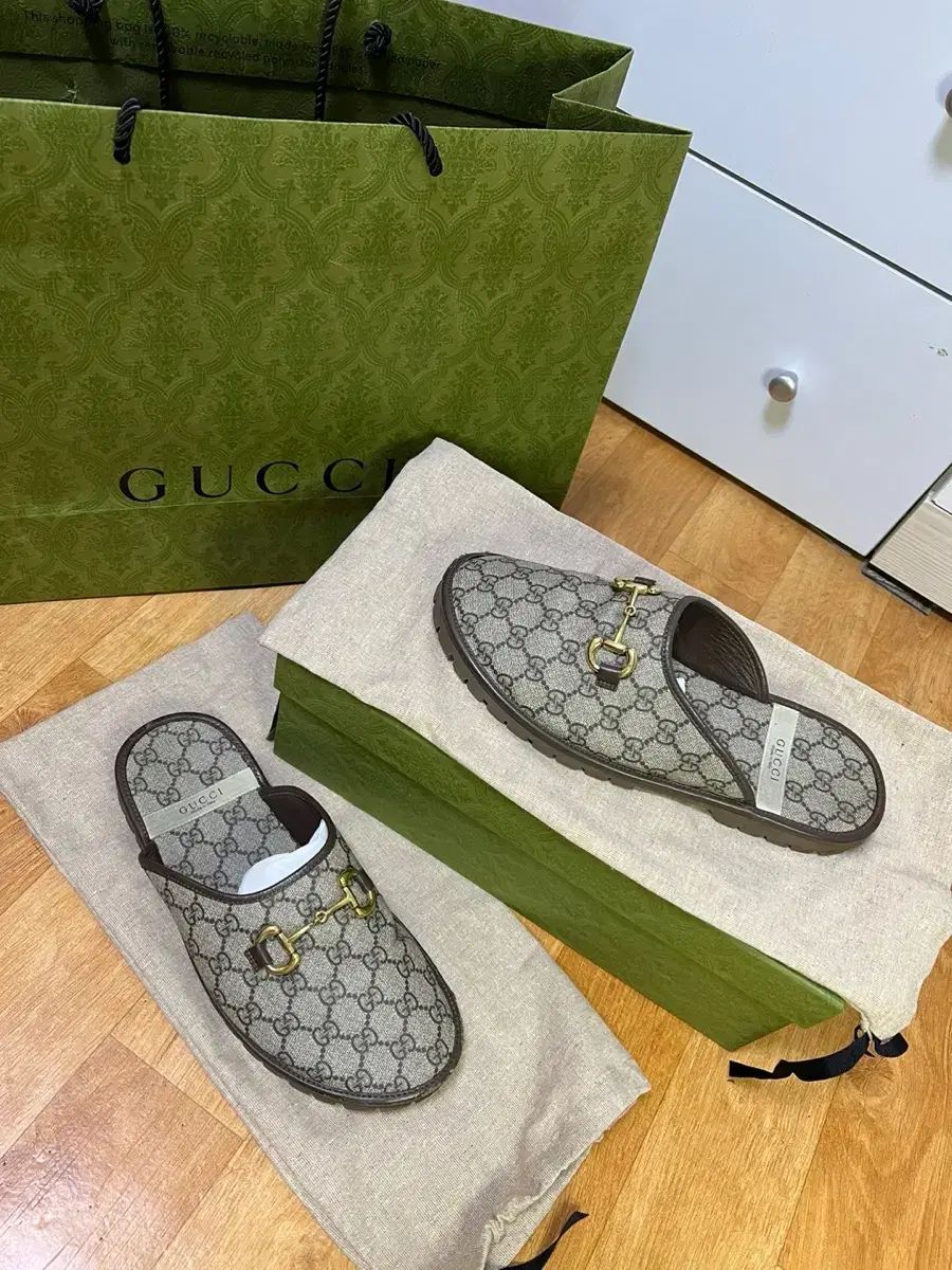 9 GUCCI(グッチ) ホースビット ミュール スリッパ