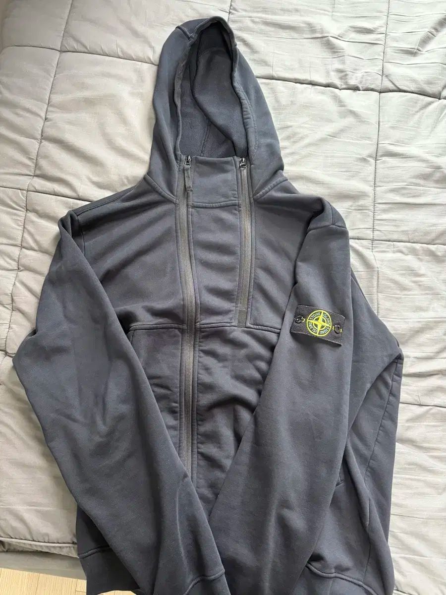 STONE ISLAND ストーンアイランド フード付き ジップアップパーカー xl