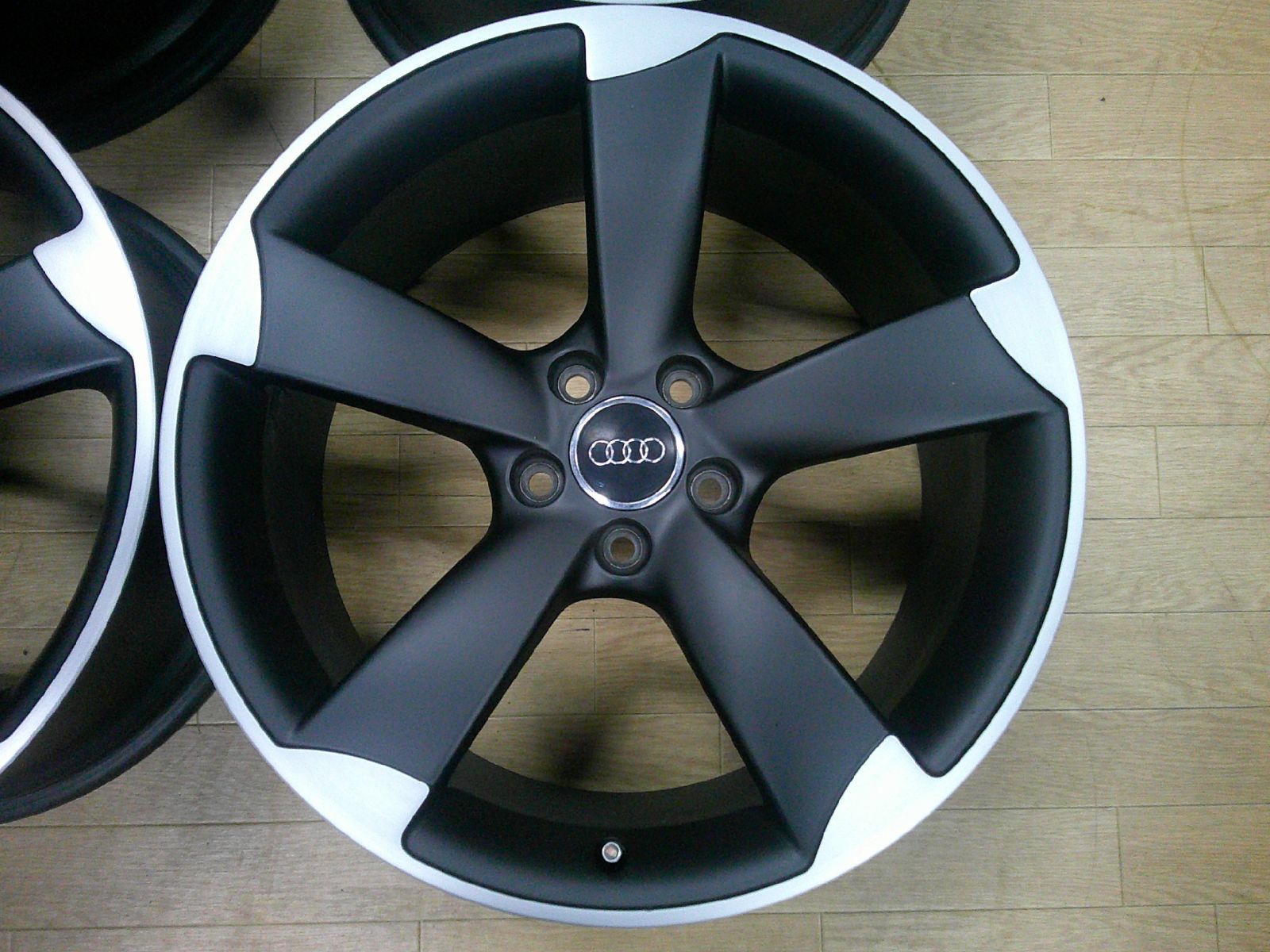 アウディ TT RS 純正 5アームローター 19インチ 9J+52 PCD112 アウディ TT RS 純正 5アームローター 19インチ 9J+52 PCD112