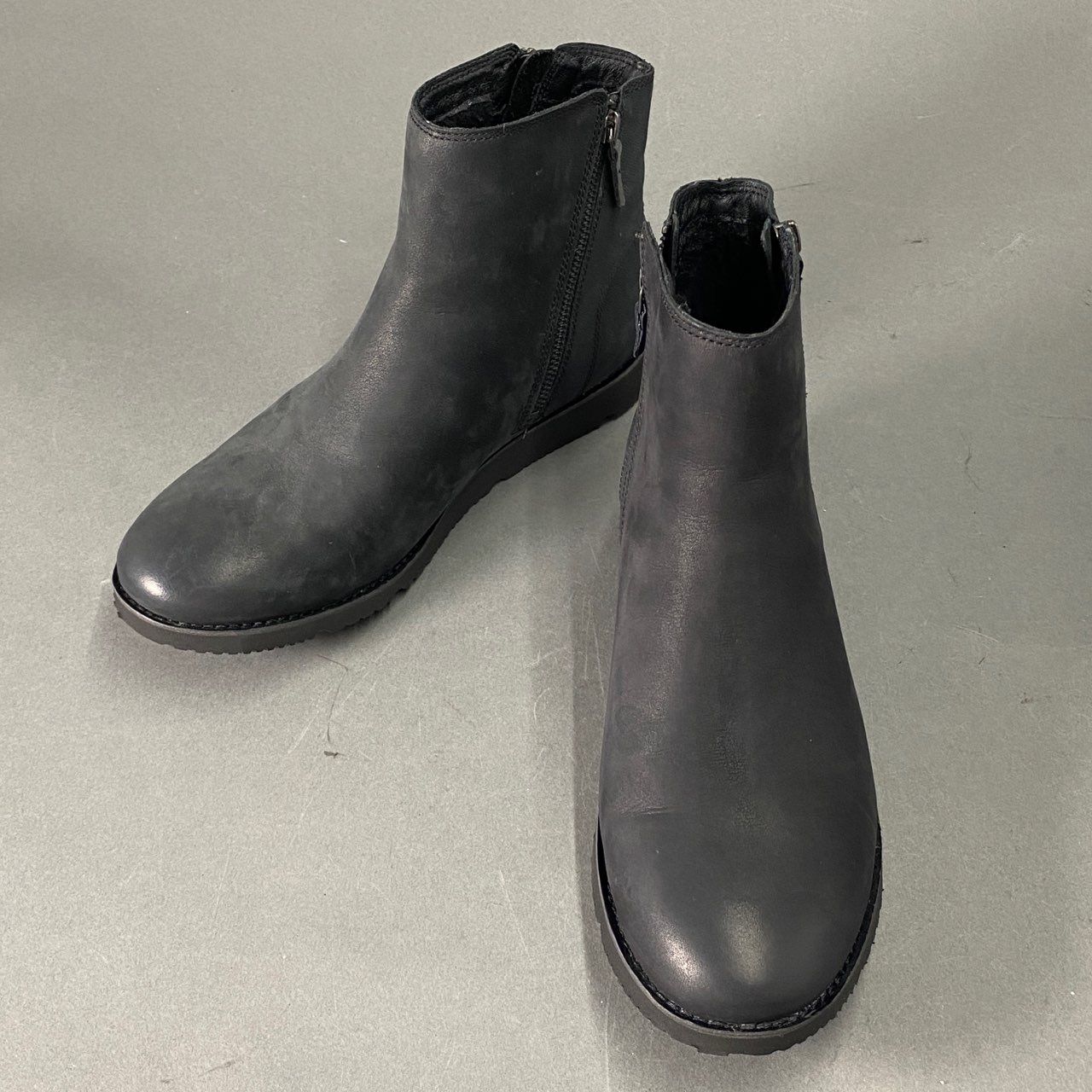 ブーツUGG 新品 ショートブーツ TREAD LITE