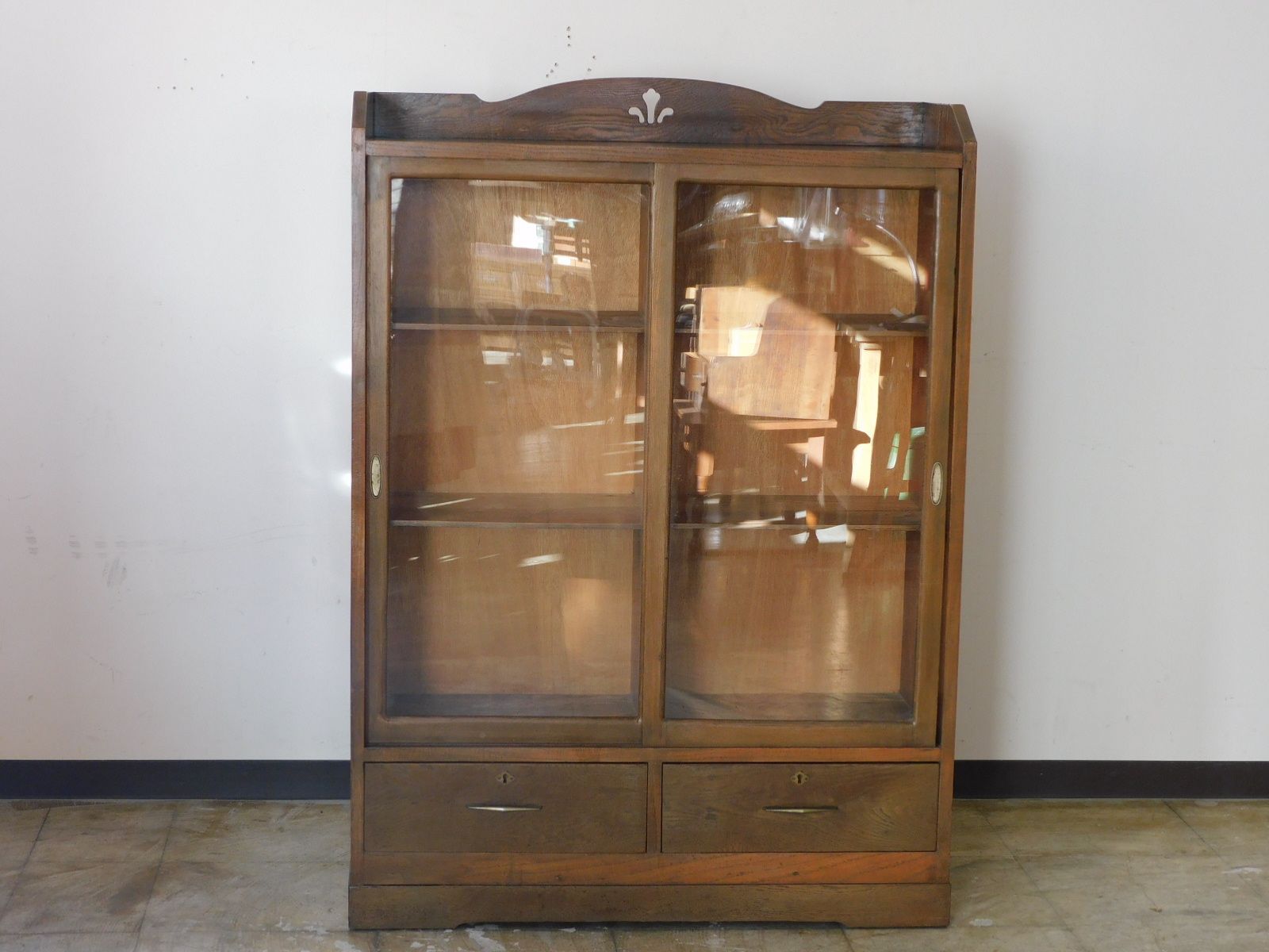 ふるい木味 オーク材 シンプルなキャビネット 引出し付き HK-a-04588