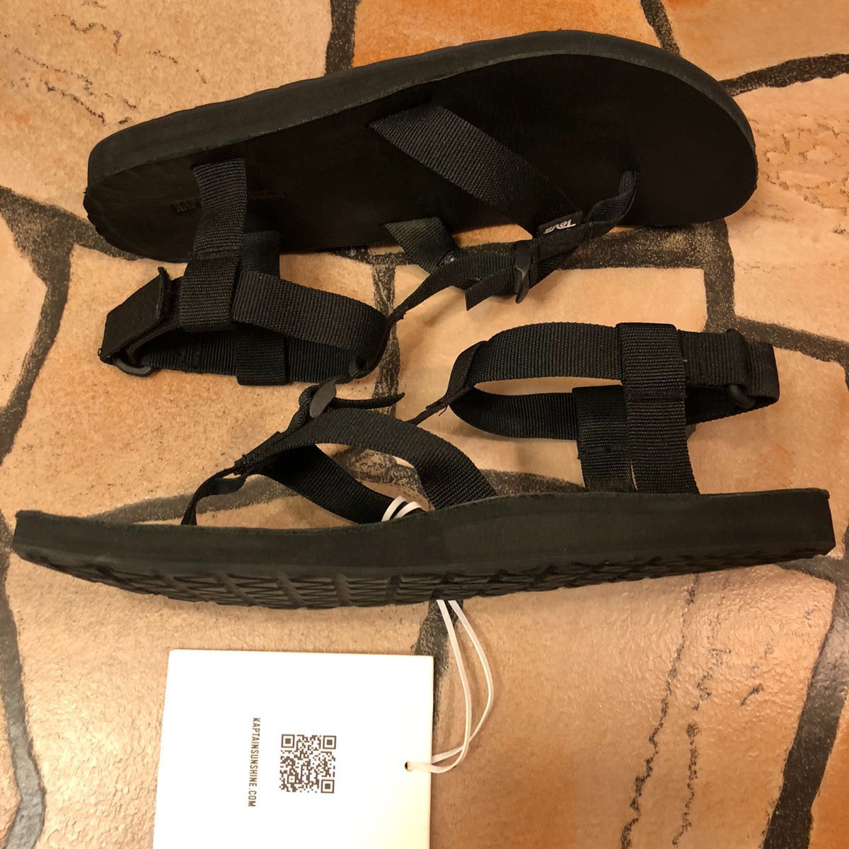 Kaptain Sunshine サンダル Teva と KAPTAIN SUNSHINE がコラボレーションし、90年代の