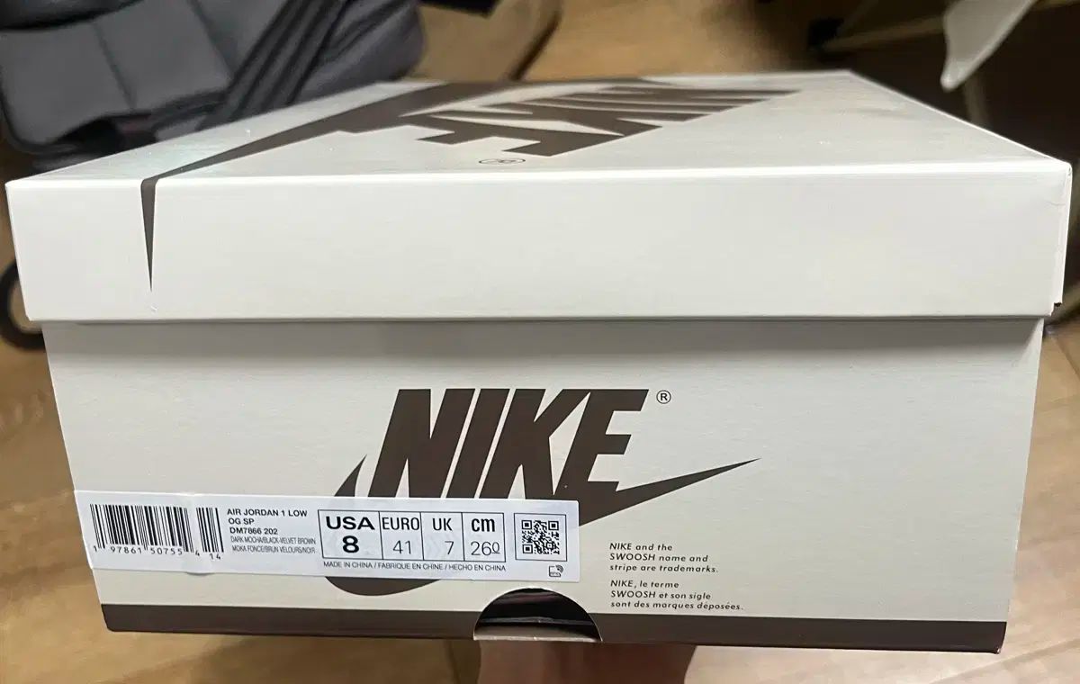 ナイキコリア ジョーダン トラヴィス SCOTT(スコット) ベロア 260 未使用 出品