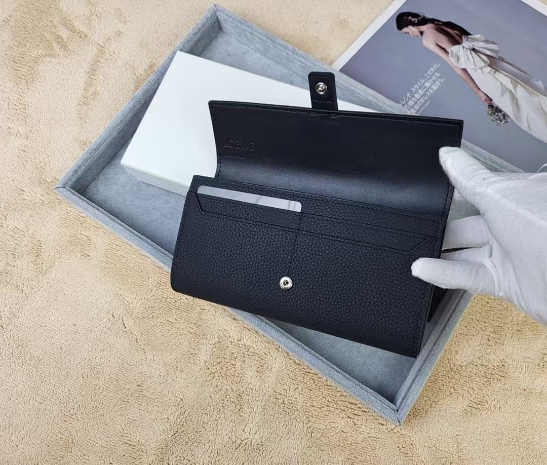 LOEWE長財布 新品未使用 LOEWE財布[本日特価|新品未使用品] - メルカリ