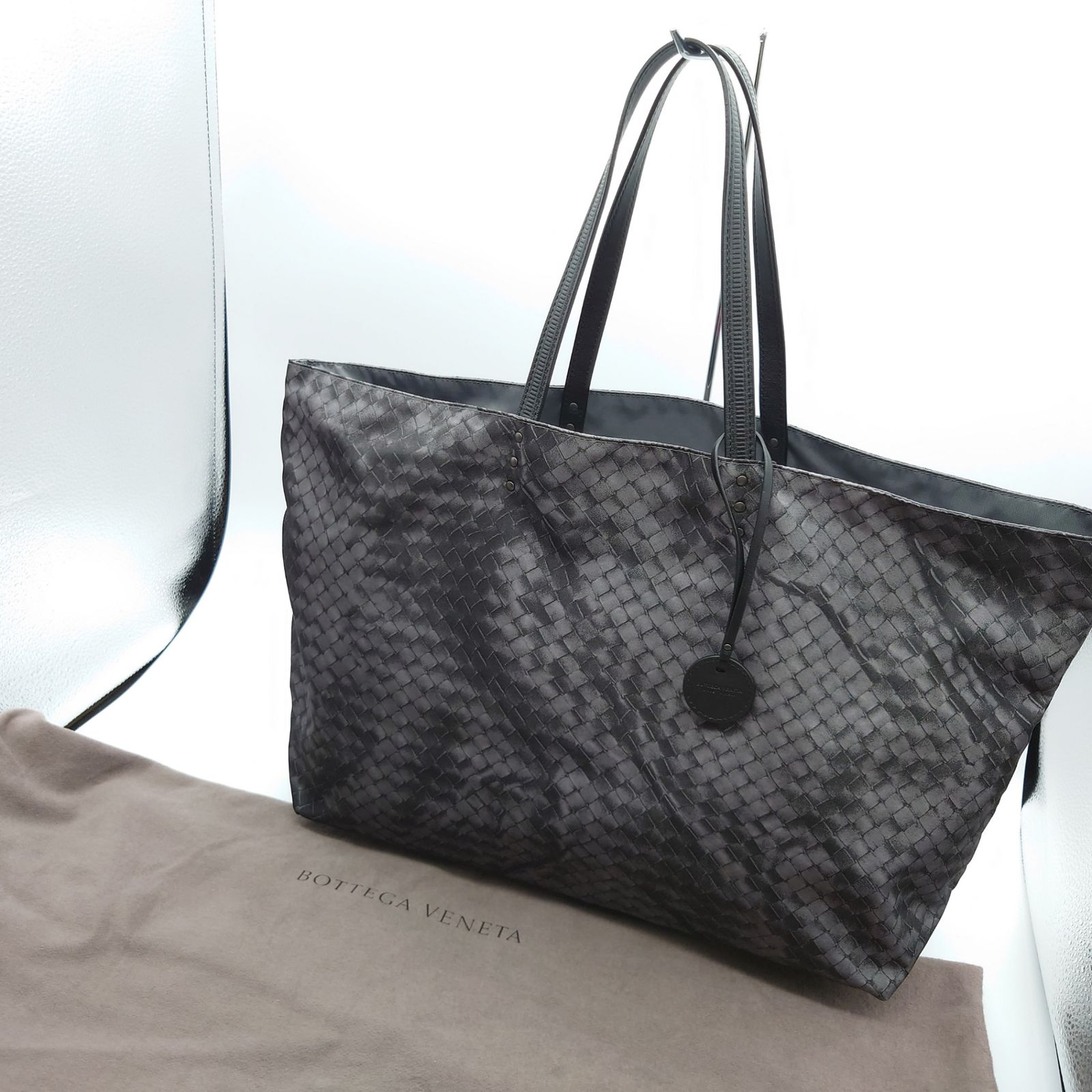 ボッテガ ヴェネタ BOTTEGA VENETA ナイロントート バッグ イントレチャート プリント ハンドバッグ 肩掛け ショルダー シンプル  おしゃれ カジュアル グレー系 ナイロン レディース メンズ 【中古 AB品】 当店通常価格49800円 - メルカリ