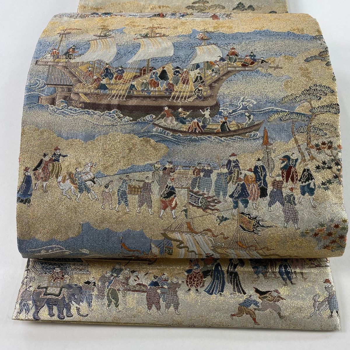 丸帯 美品 名品 建物 人物 金糸 箔 金色 お太鼓柄 正絹 【中古