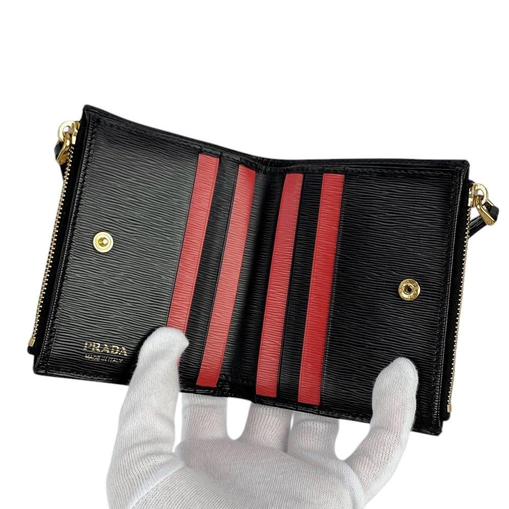 ■美品■　プラダ 二つ折り 財布 レザー ブラック 黒 レッド 赤 GP 1ML023 【247958】★ □美品□ プラダ 二つ折り 財布 レザー ブラック 黒 レッド 赤 GP