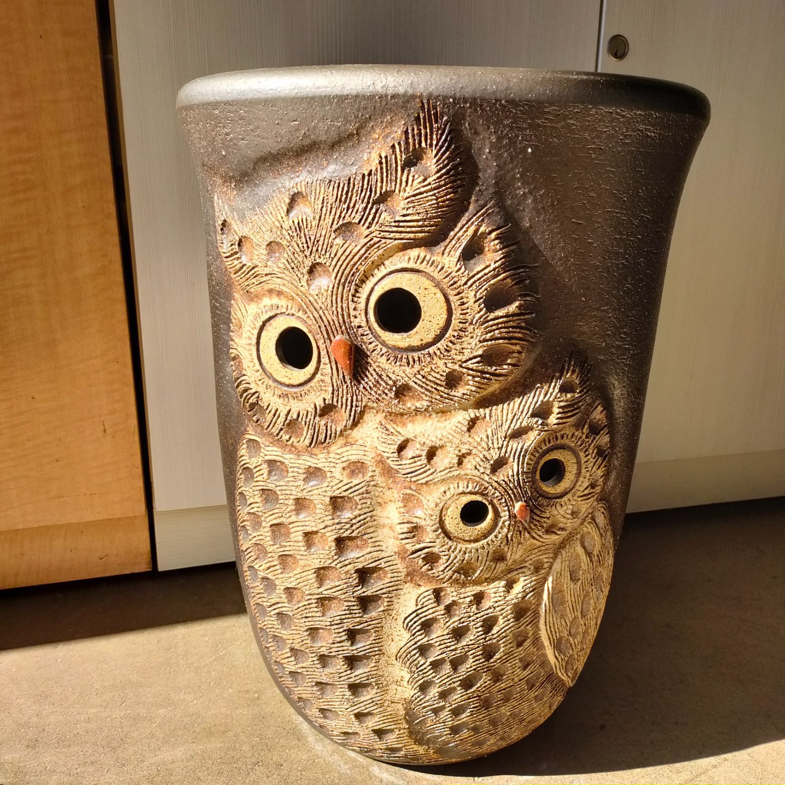 信楽焼傘立て  台形ふくろう彫 高さ４０cm 信楽焼傘立て 台形ふくろう彫 高さ40cm