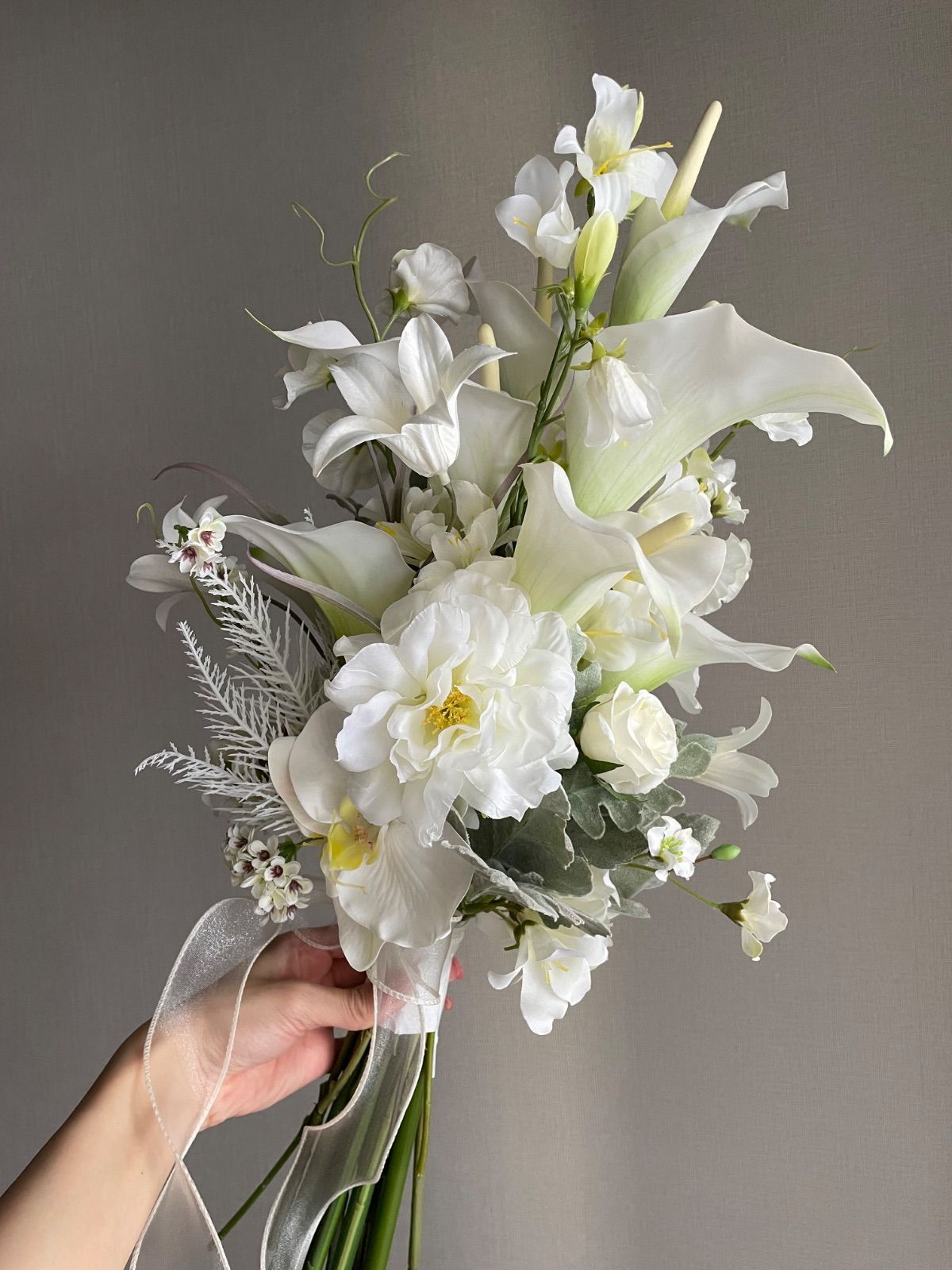 ウェディングブーケ ブートニア アーティフィシャルフラワー 造花ブーケ white×clear カラーブーケ ウェディング ウェディングブーケ アーティフィシャルフラワー 前 カラーリリィ ブライダル