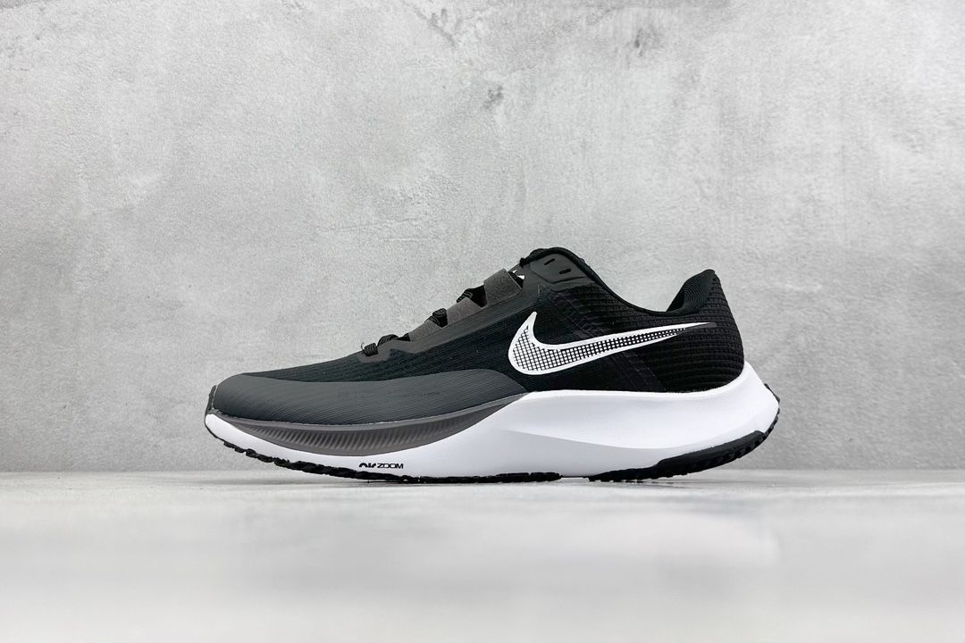 新品 NIKE AIR Zoom RIVAL Fly 3. スニーカー メンズ 並行輸入品