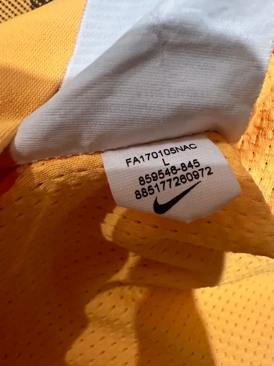 NIKE