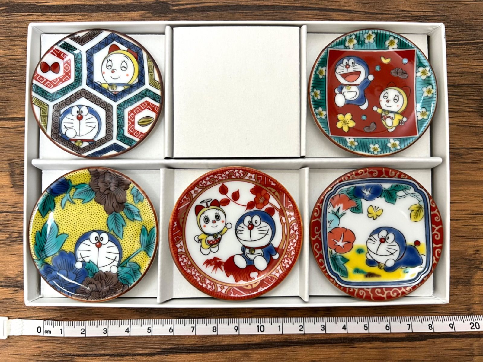ドラえもん　九谷焼　5枚セット　箱付き　美品　未使用品 ドラえもん 九谷焼 豆皿セット 5枚セット 食器 コラボ ギフト 日本製
