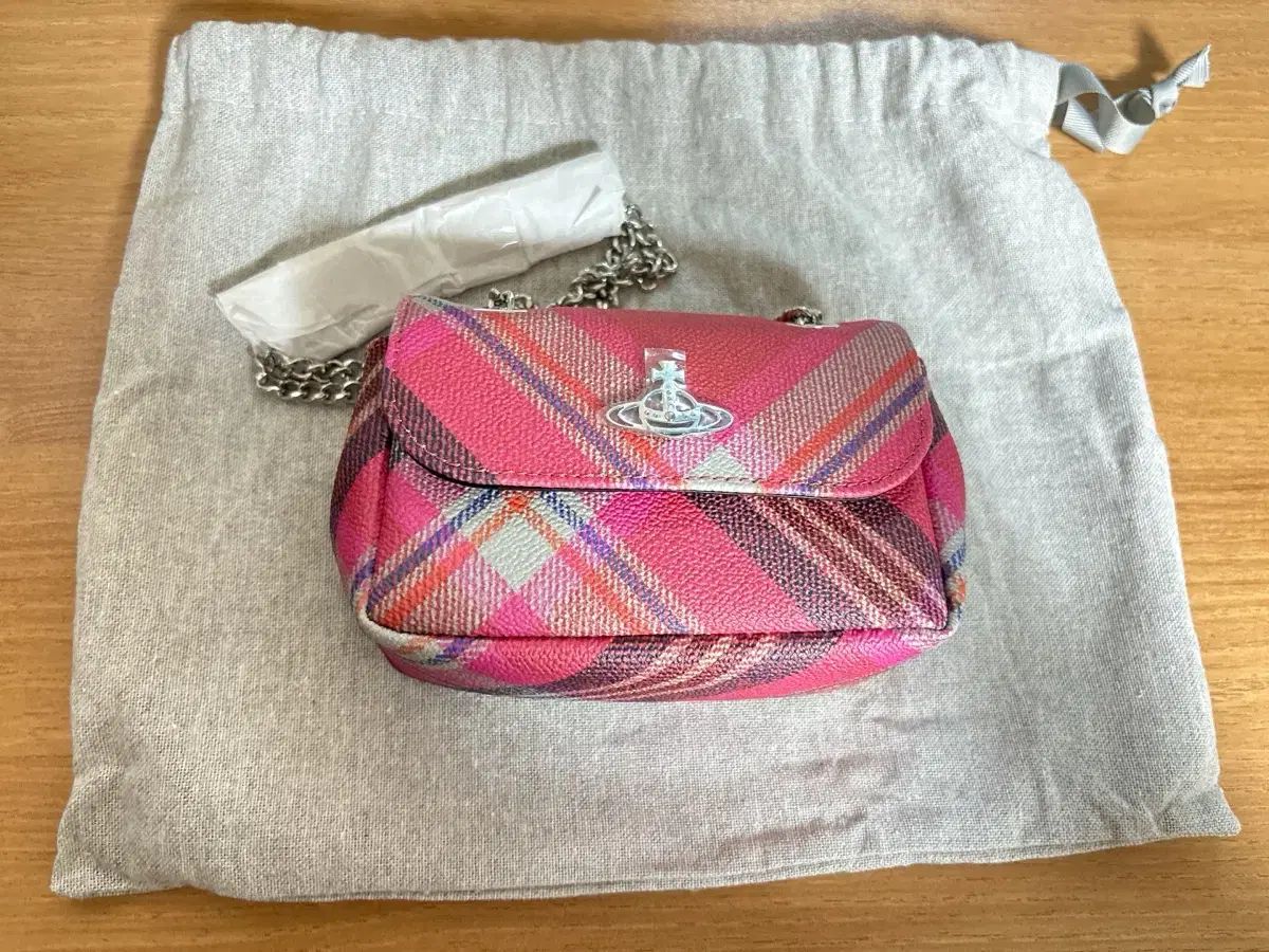 VIVIENNE WESTWOOD ヴィヴィアン ウエストウッド スモール チェーンバッグ