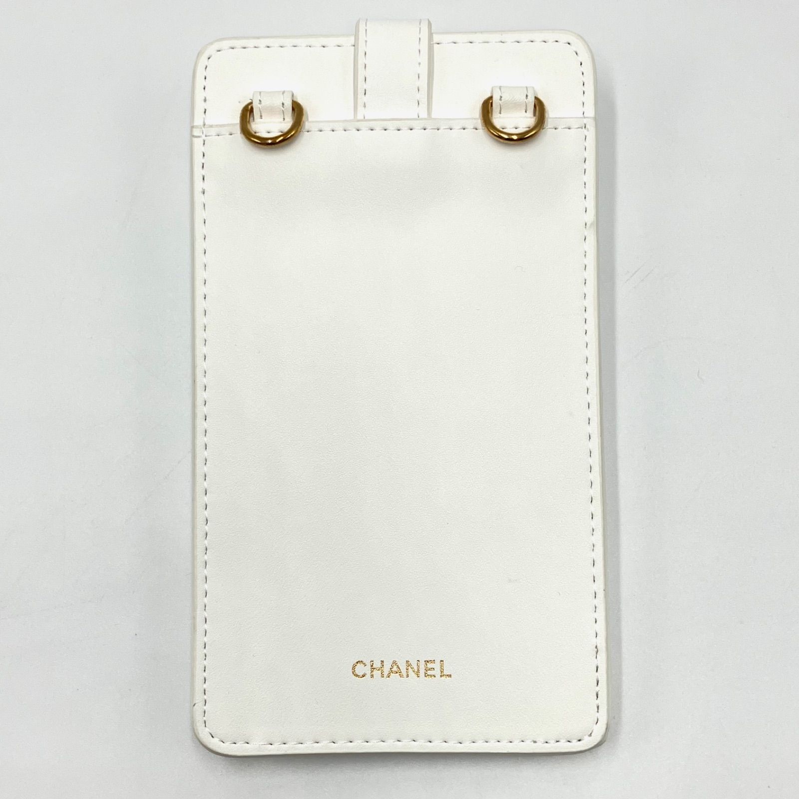 ✨美品✨CHANEL ココクラッシュVip チェーン付きポーチ ホワイト ✨新品✨CHANEL ココクラッシュVip チェーン付きポーチ ホワイト