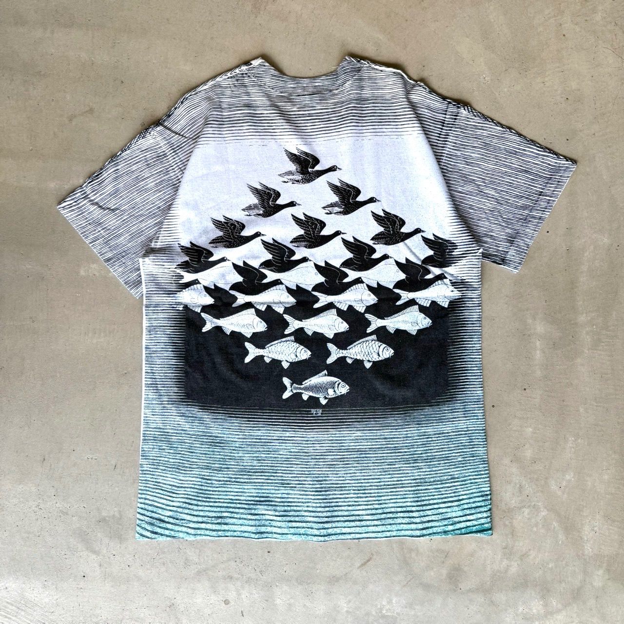 90s ビンテージ Tシャツ M.C.エッシャー 空と水 アート チャコール L 80s 90s M.C. ESCHER 空と水フルプリント Tシャツ XL USA製 ビンテージ