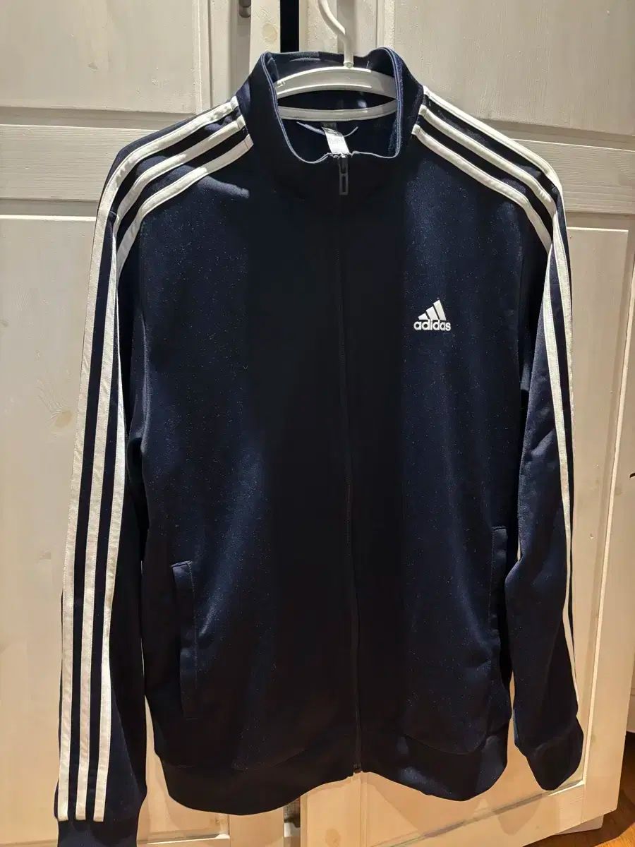 【雷市場（ポンジャン）商品韓国直送】 adidas(アディダス) ネイビー ジャージ 出品
