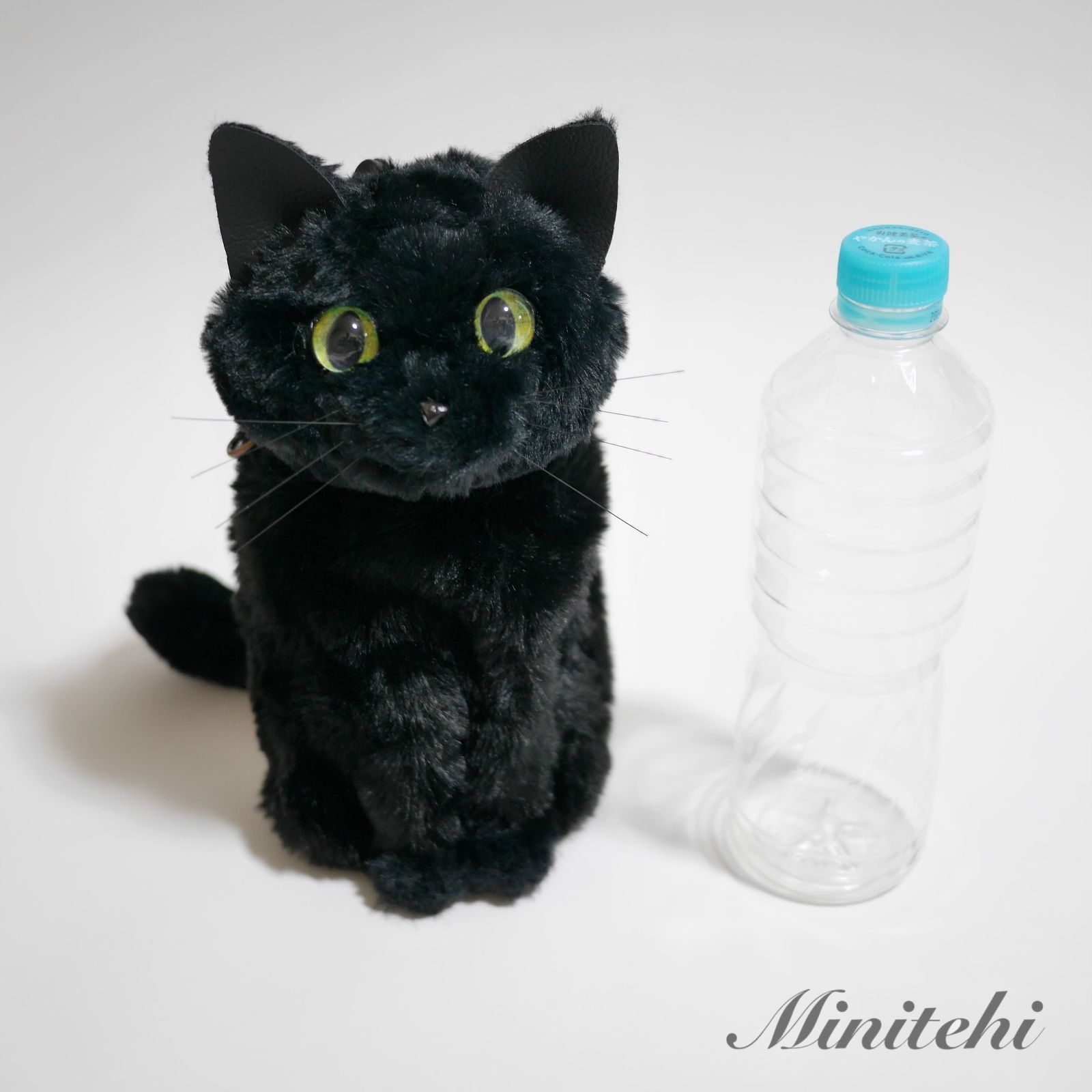 ぬいぐるみみたいな 猫の保冷ペットボトルホルダー 黒ねこ 猫雑貨 猫