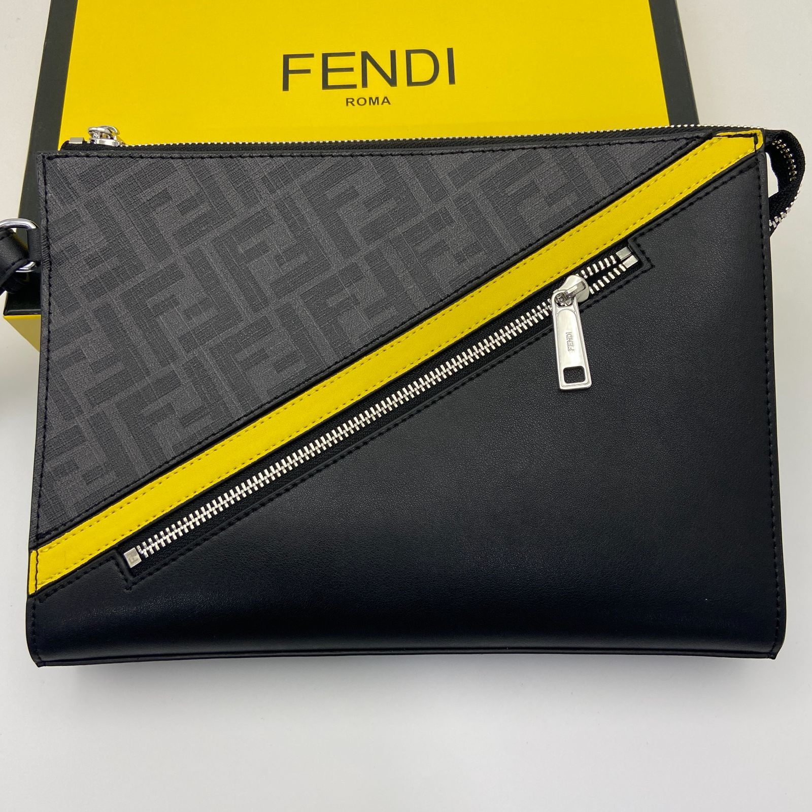 FENDI フェンディ クラッチバッグ メンズ - メルカリ