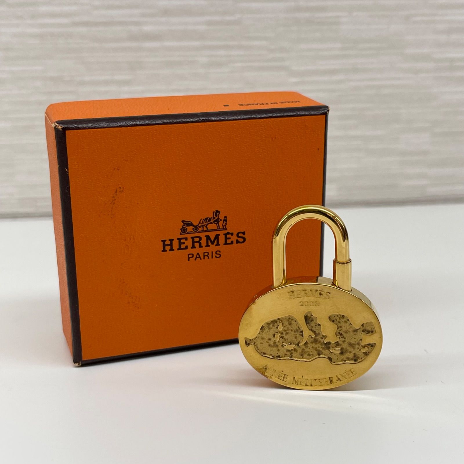 【美品】HERMES エルメス カデナ 地中海 2003年 ANNEE MEDITERRANEE ゴールド キーホルダー キーリング ヴィンテージ  中古 ペンダントトップ ネックレス パドロック チャーム