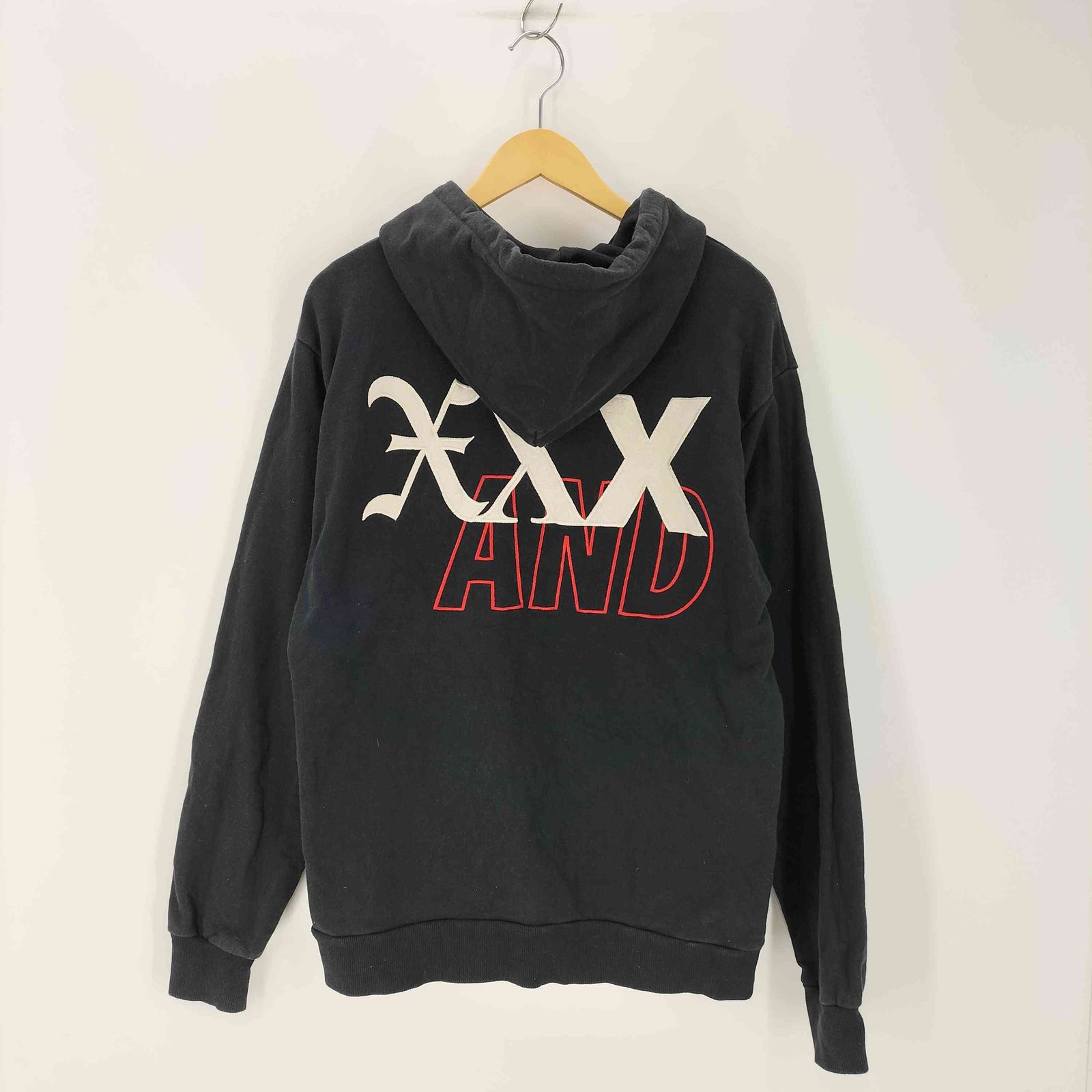 ウィンダンシー WIND AND SEA フロントロゴプルオーバーパーカー