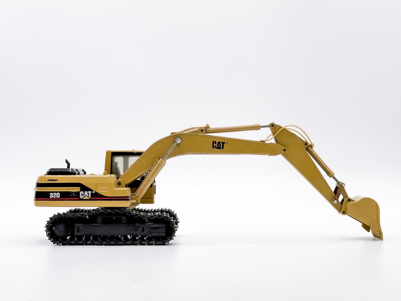 ＣＡＴ　油圧ショベル　３２０Ｄ　1／40 ミニカー　未使用 希少！Caterpillar 320 油圧ショベル ミニチュア建機 1/40