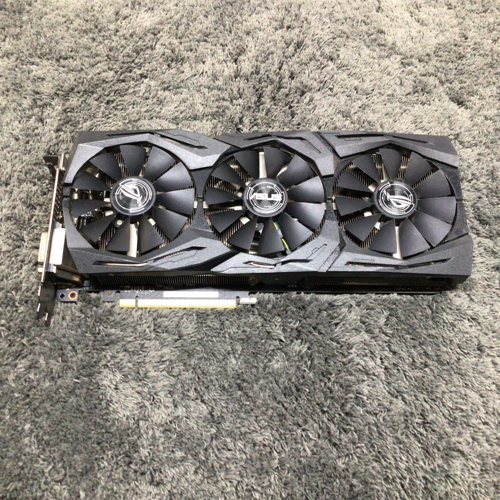 ⑫ ASUS STRIX-GTX1070-O8G-GAMING グラフィックボード
