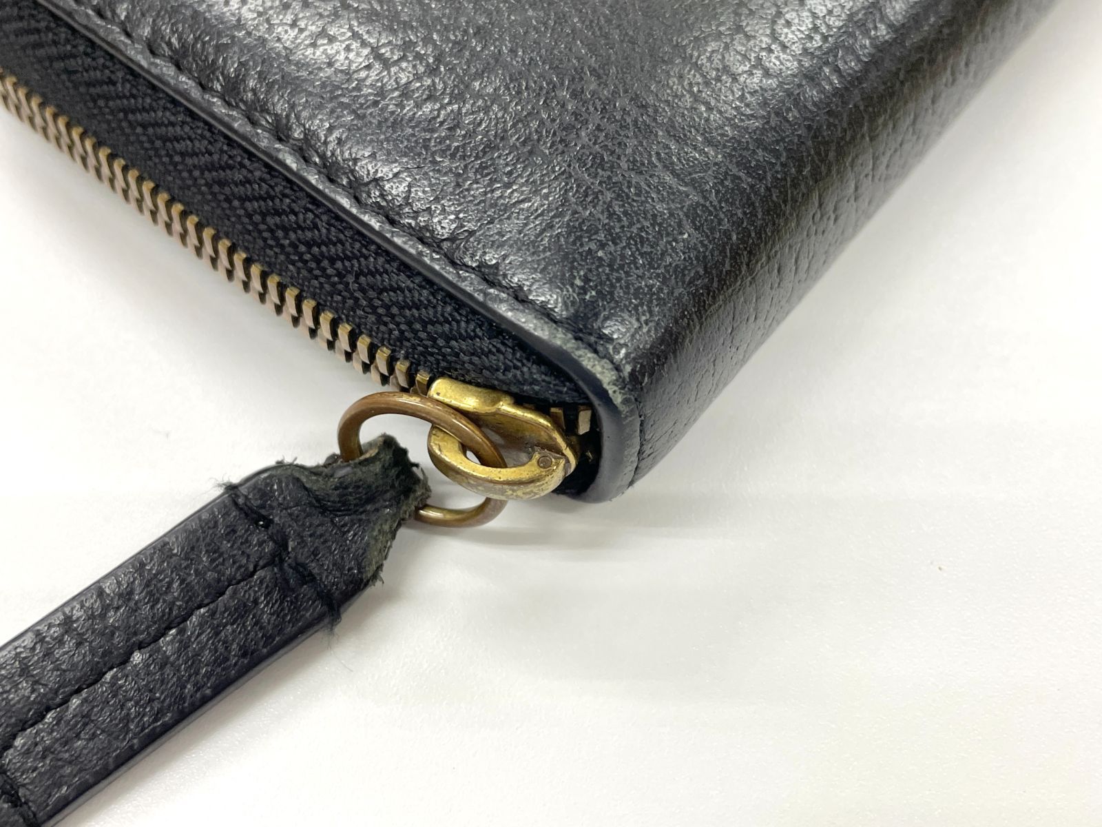 美品 グッチ レザー クラッチバッグ アニマリエ ハチ ファスナー ブラック 美品 グッチ レザー クラッチバッグ アニマリエ ハチ ファスナー