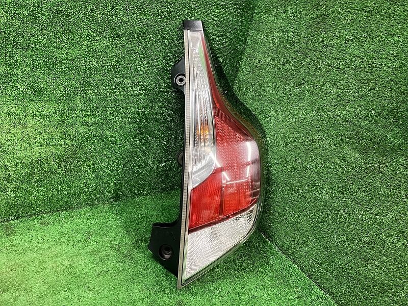 アクア NHP10 右テールランプ テールライト S スタンレー 52-297 81511-52D00 9AH