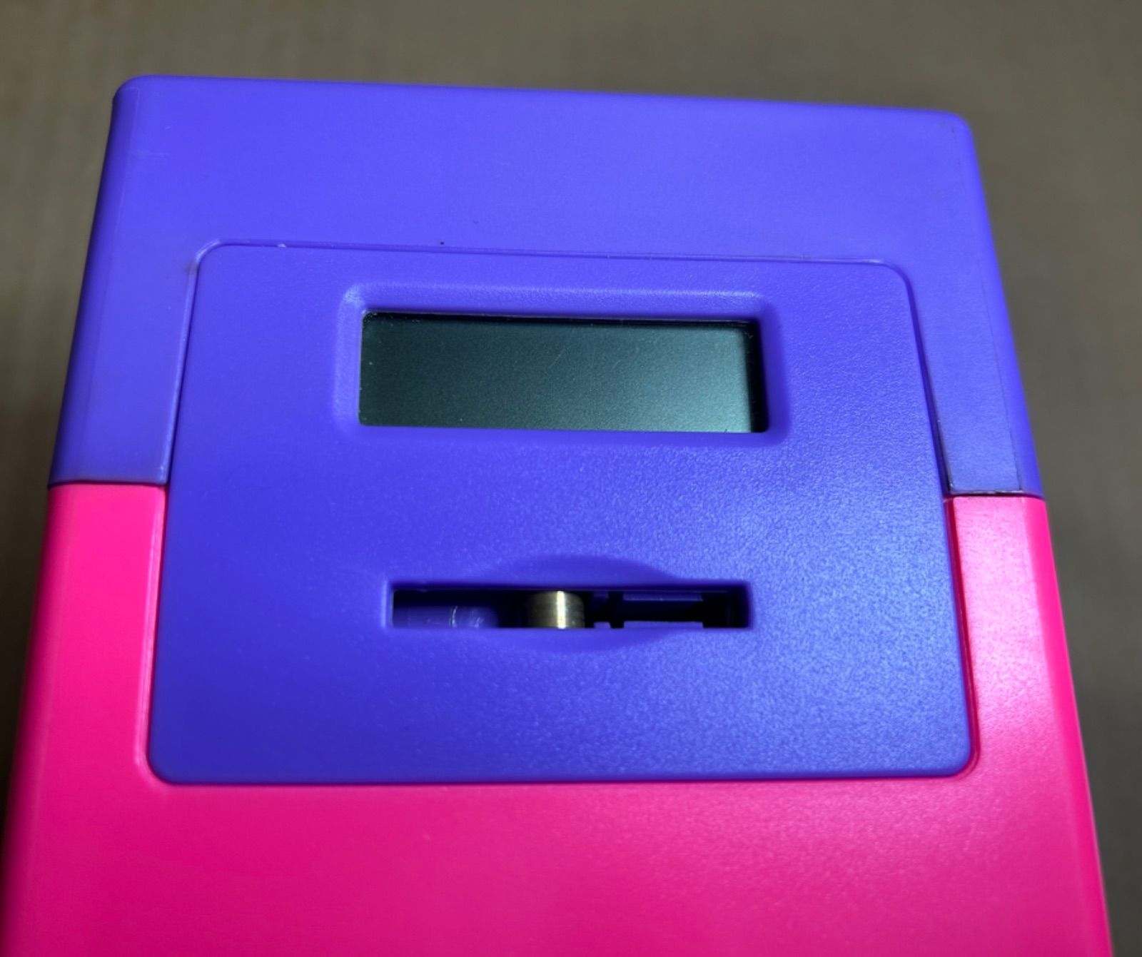 ジャグラー　貯金箱　2個セット　カウンティングキューブバンク Amazon.co.jp: ジャグラー 光って音が鳴る！コインバンク レッド