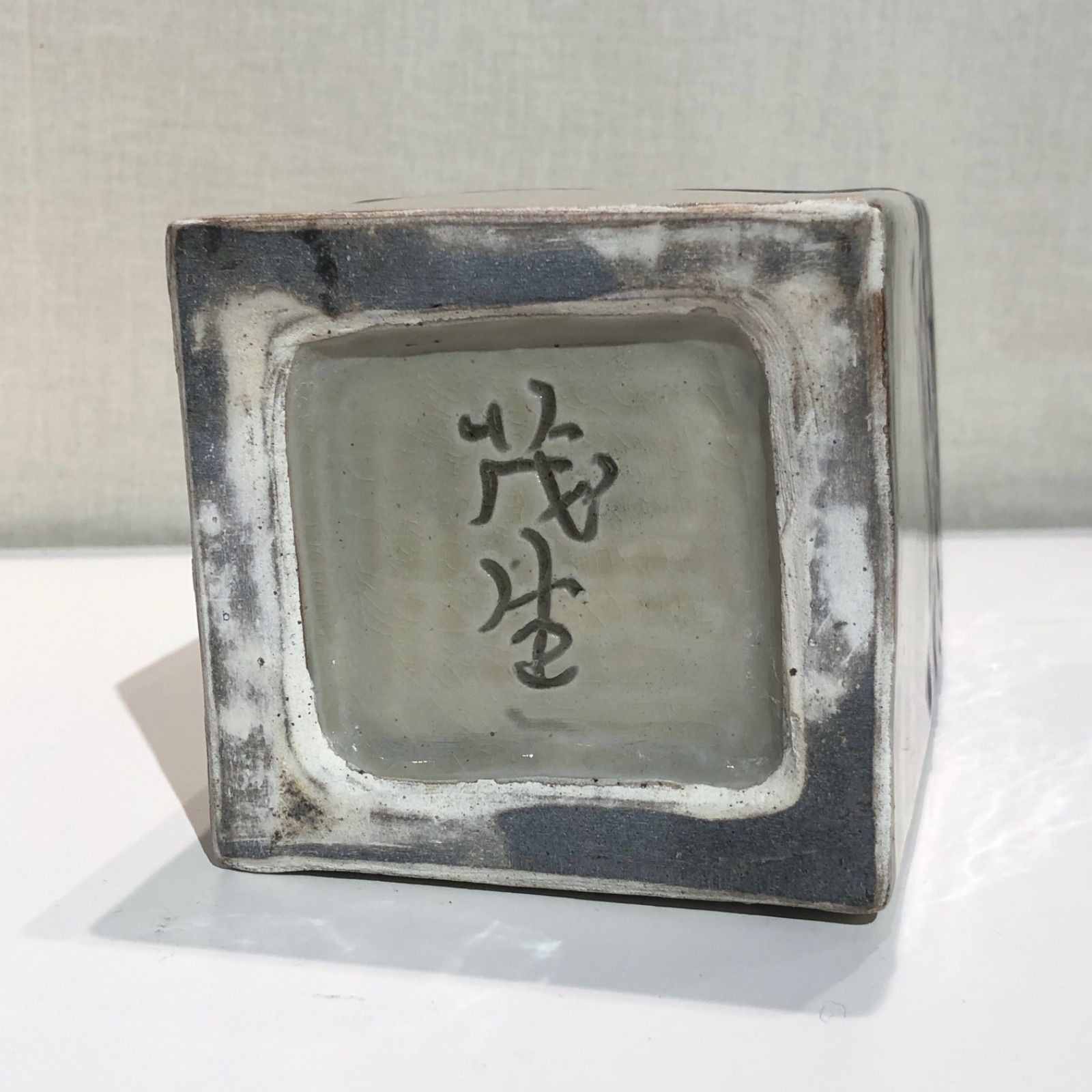 やちむん 上江洲茂生 呉須線彫角瓶 古作 - メルカリ
