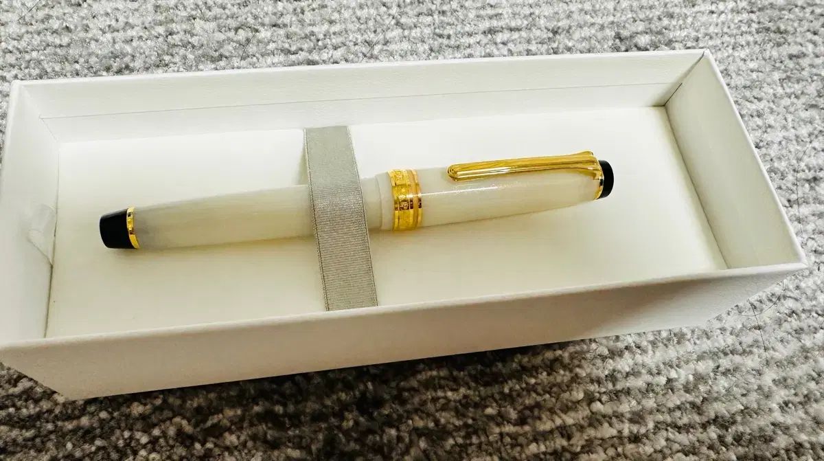 船乗り しきおり フォーシーズンズ 14K 万年筆 秋 アイボリー EF チョク