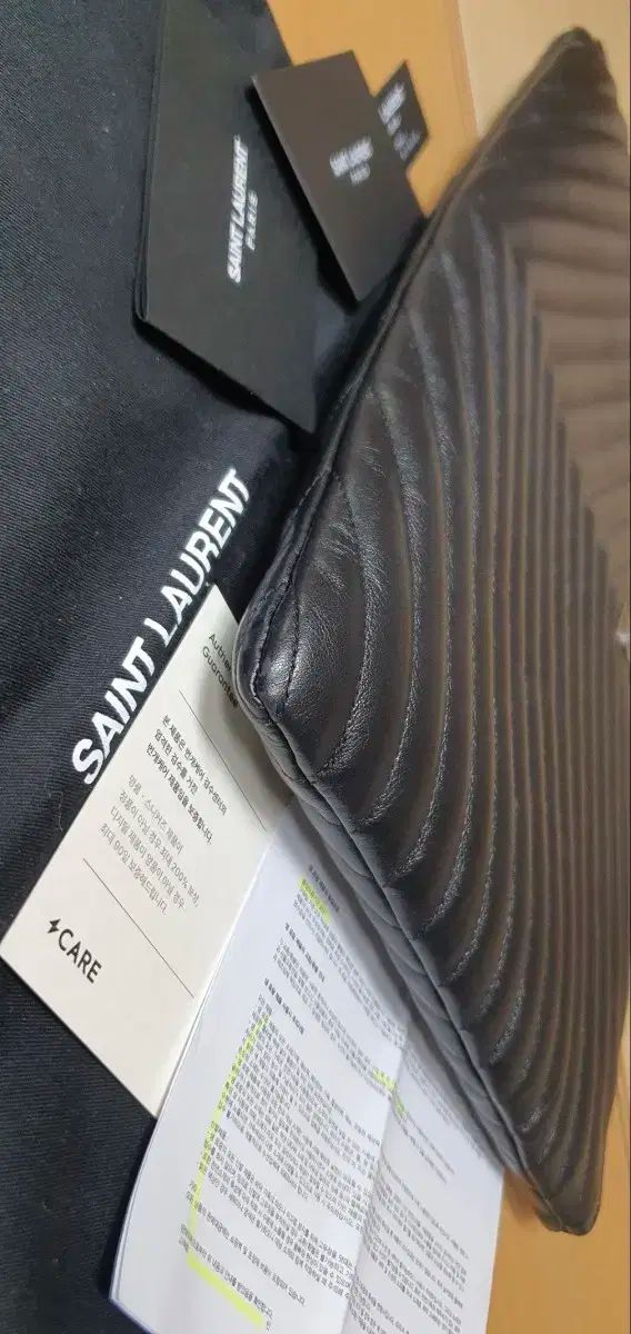 美品MARNIマル二上質ブラック本革黒がま口クラッチバッグ 袋付き