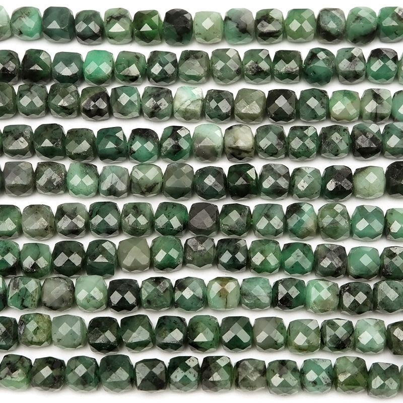 エメラルド キューブカット 4mm［プレミアムカット］【1連販売】 / 9