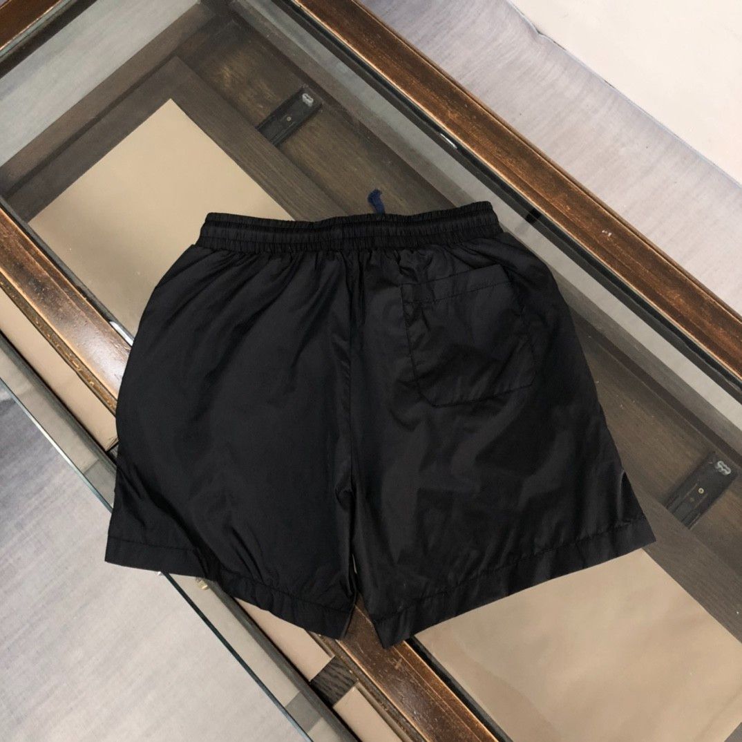 新品✨ Moncler ナイロンハーフパンツ（水着） - メルカリ