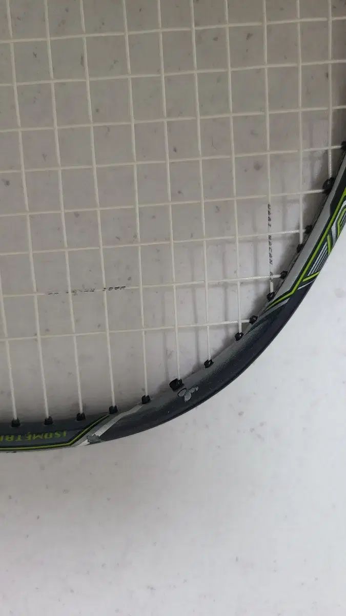 YONEX