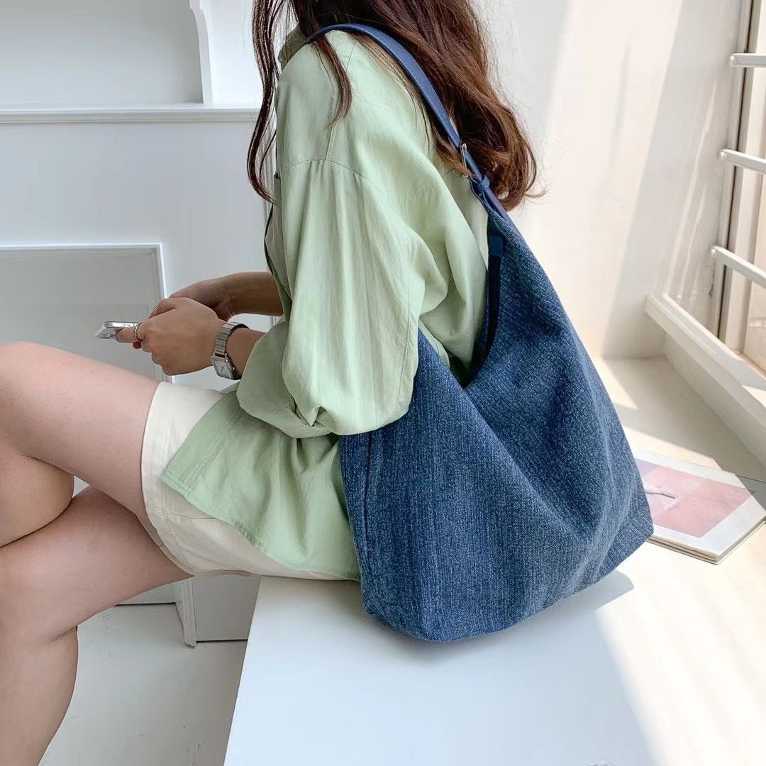 ななめがけできる☆図書袋（デニム風）