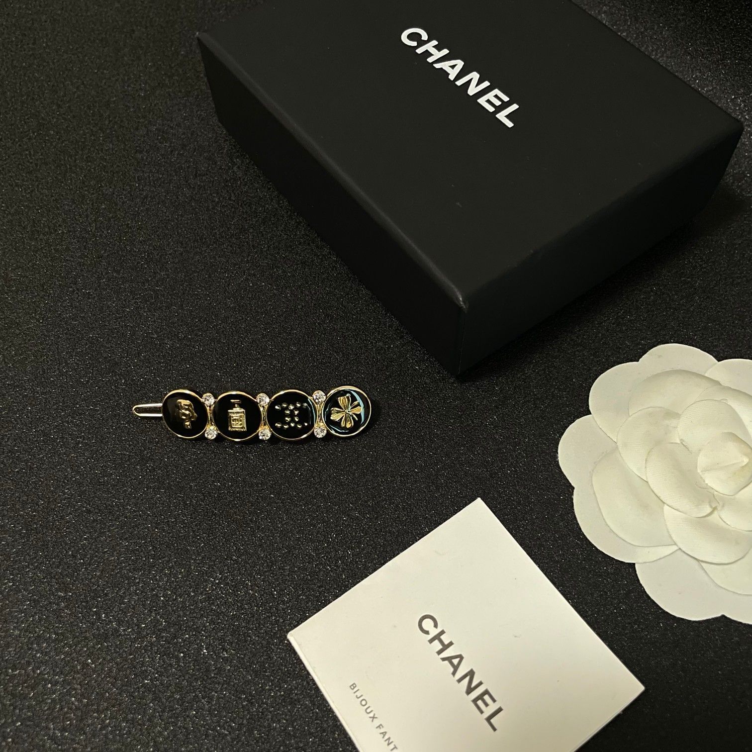 CHANEL★ヘアピン★レア美品⭐︎最終値下げ 今日特価】CHANEL 新作ヘアピン 人気急上昇中！送料無料 限定