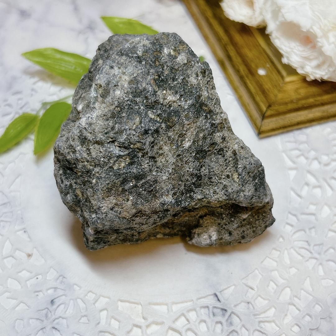 鉱物標本】キンバーライト•ダイヤモンド