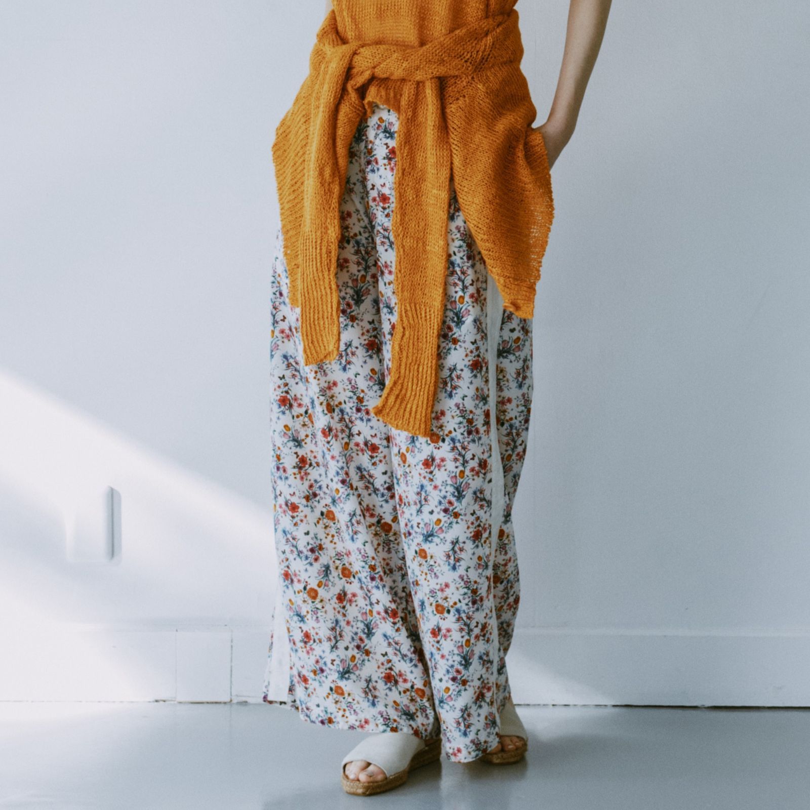 MEYAME / SIDE LINE WIDE PANTS (FLOWER) WHITE - メルカリ