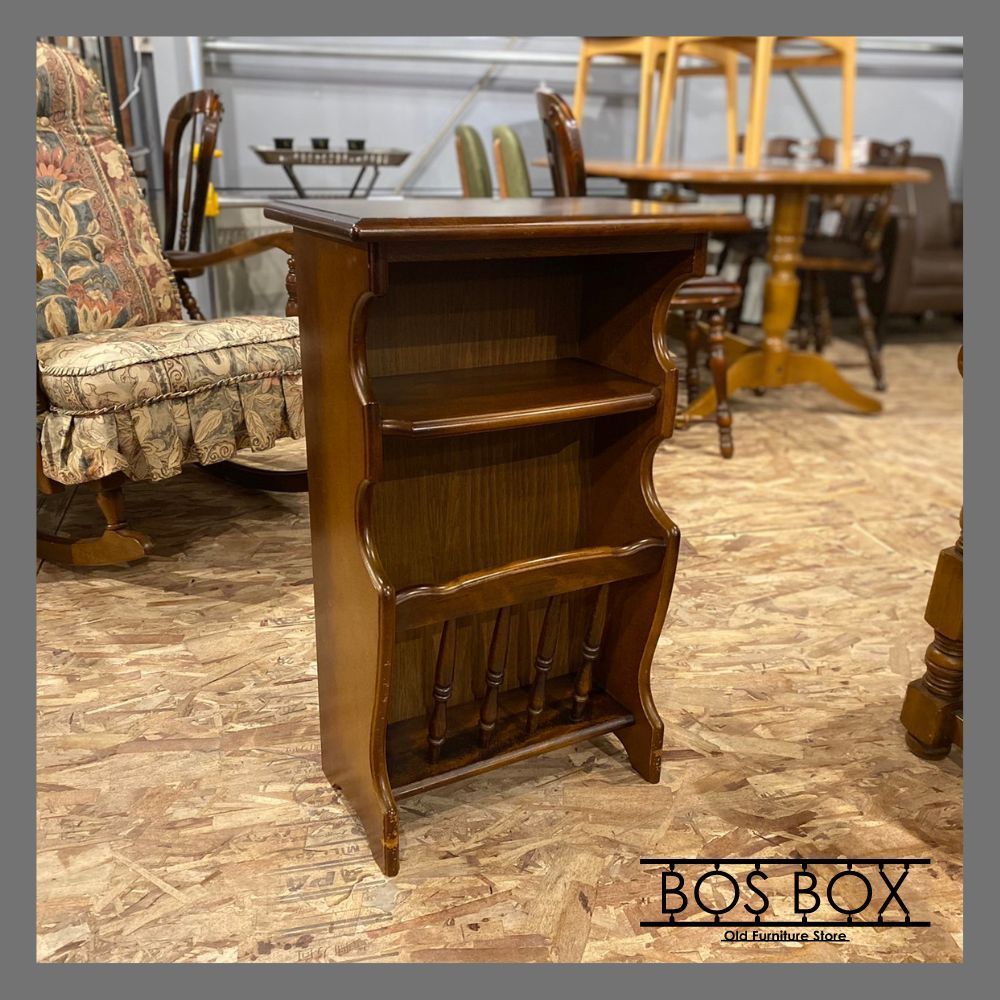 引取り歓迎】カリモク コロニアル サイドテーブル マガジンラック付き