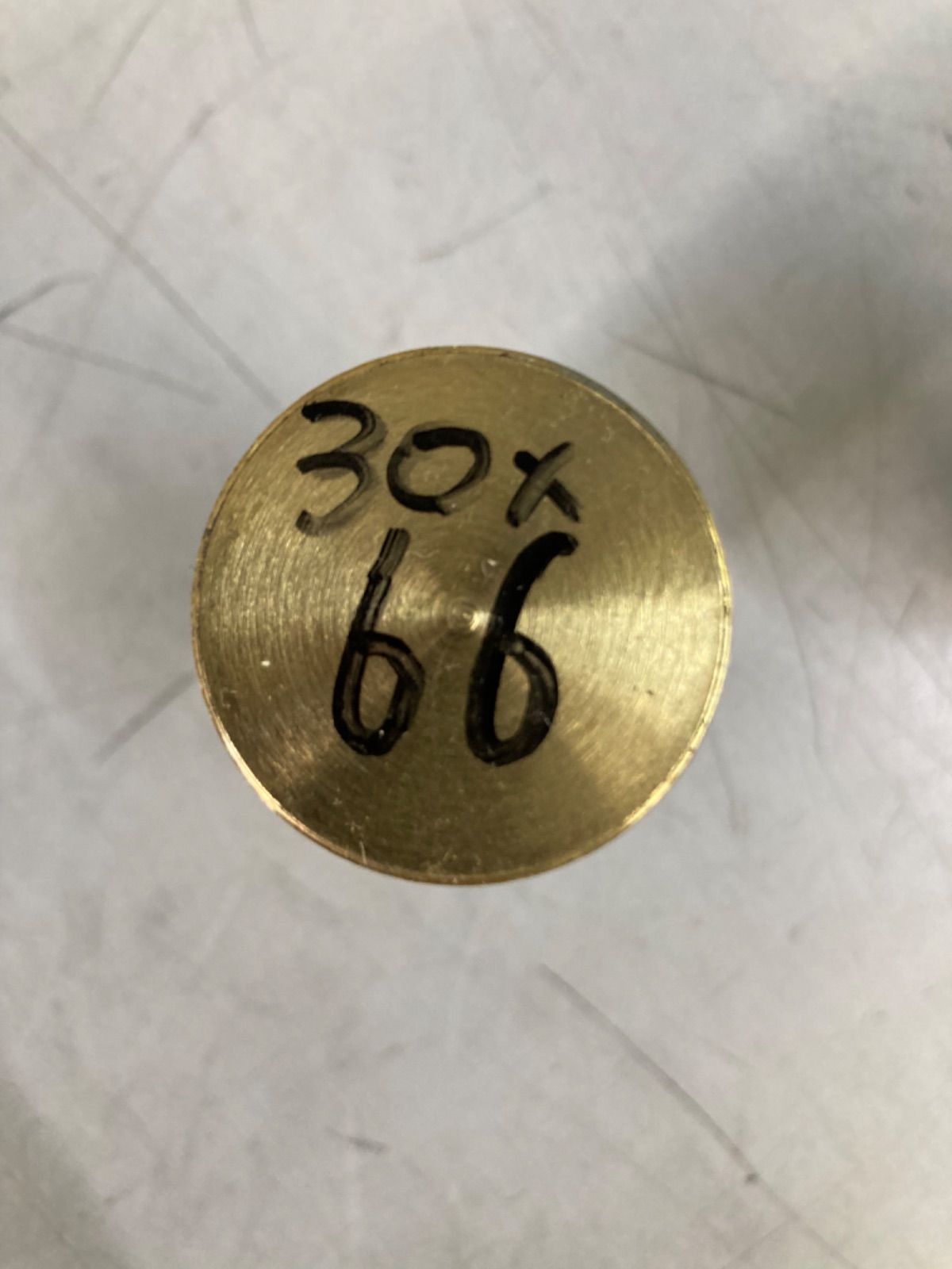 真鍮丸棒　カドミレス　φ30×66mm 外径素材肌　金属材料　端材　1本