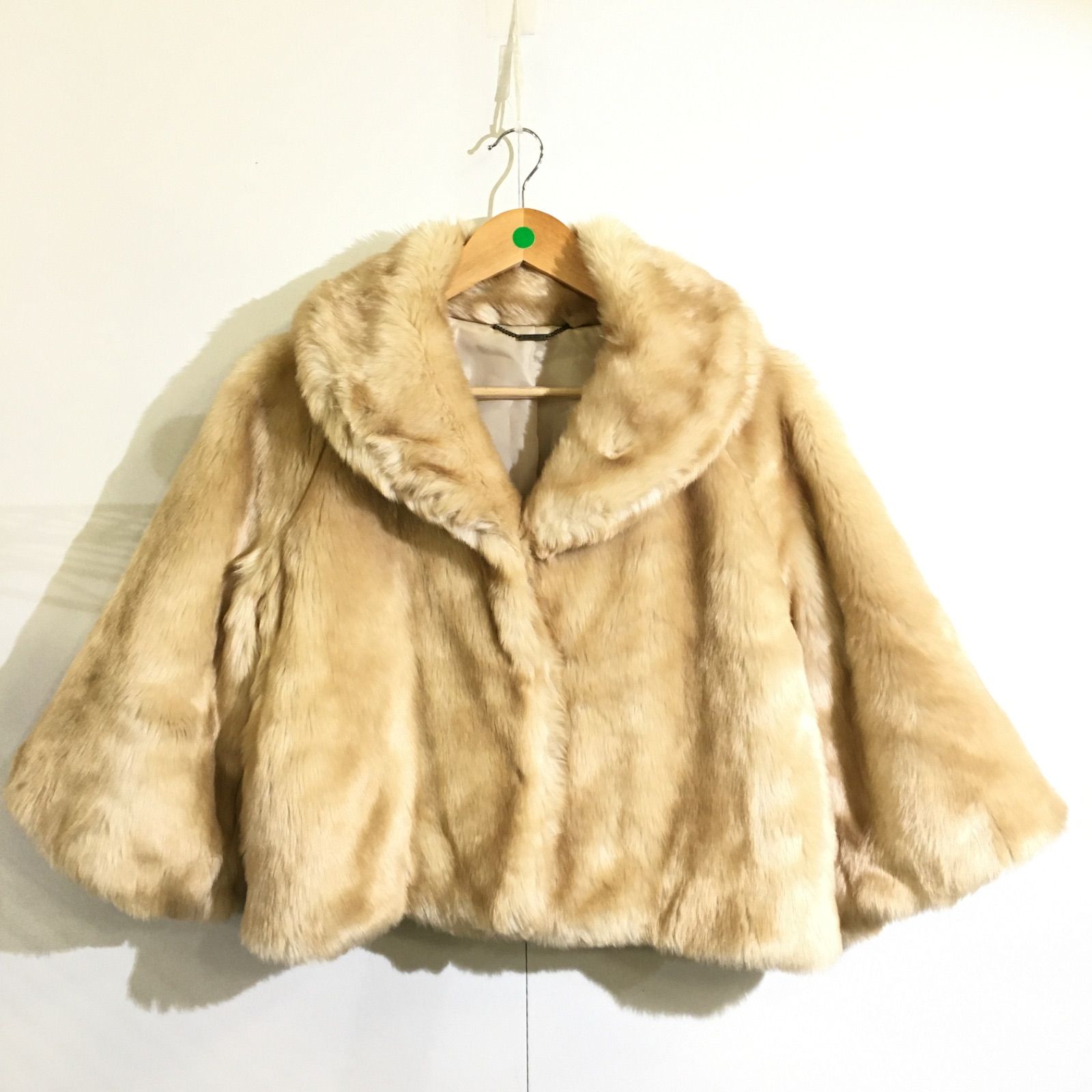 美品】Lily Brown リリーブラウン ポンチョ風ショートファーコート 